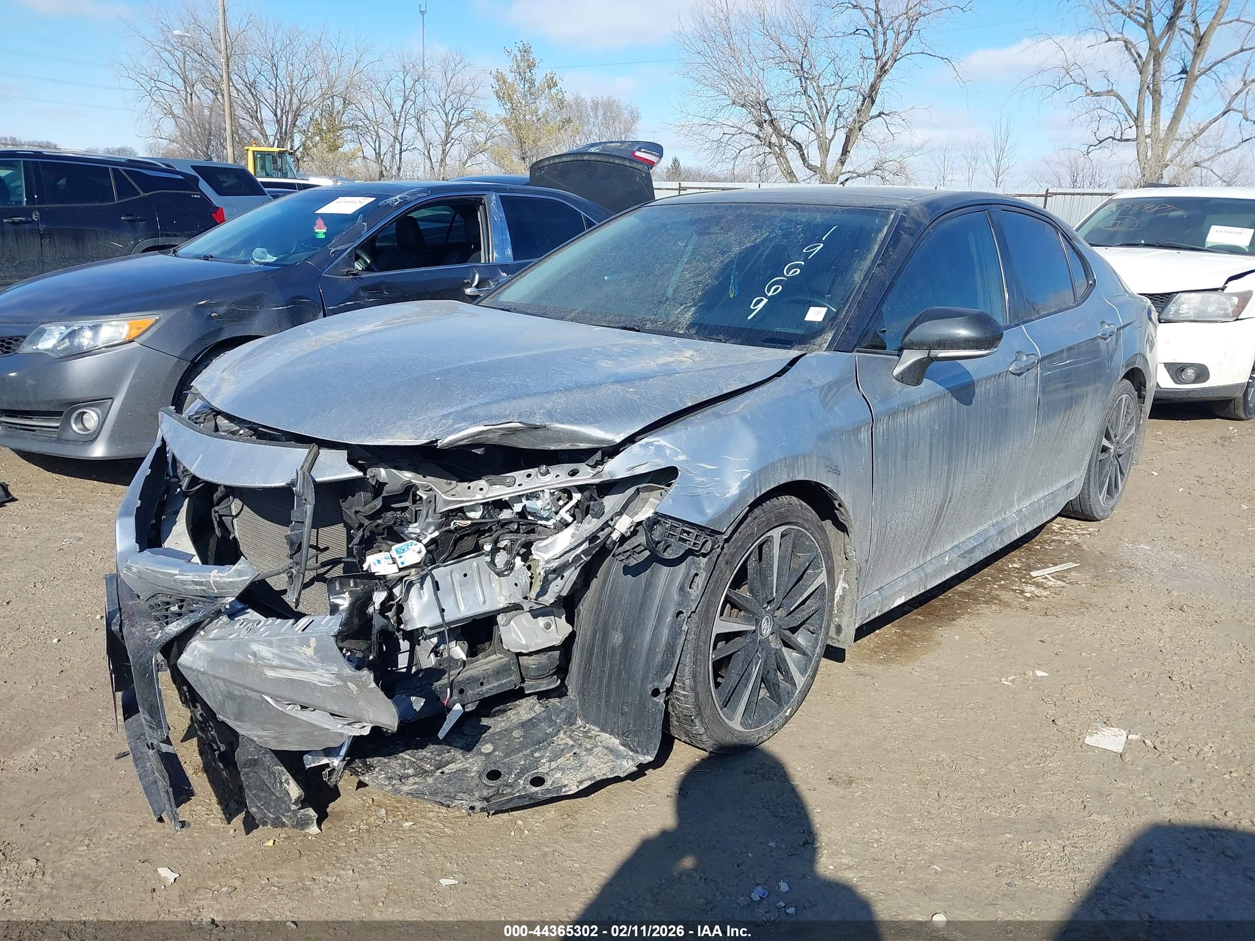 TOYOTA CAMRY image 2