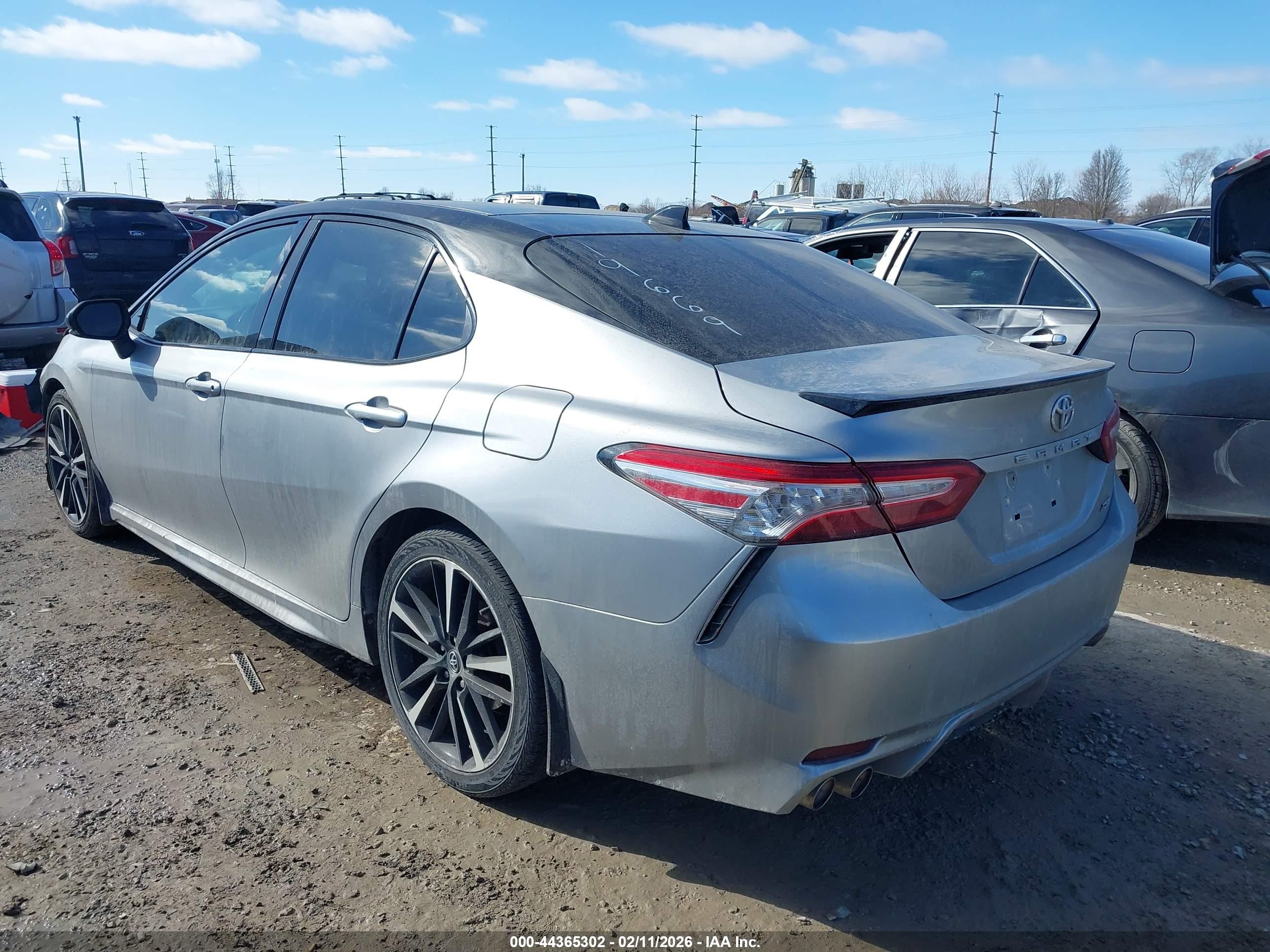 TOYOTA CAMRY image 3
