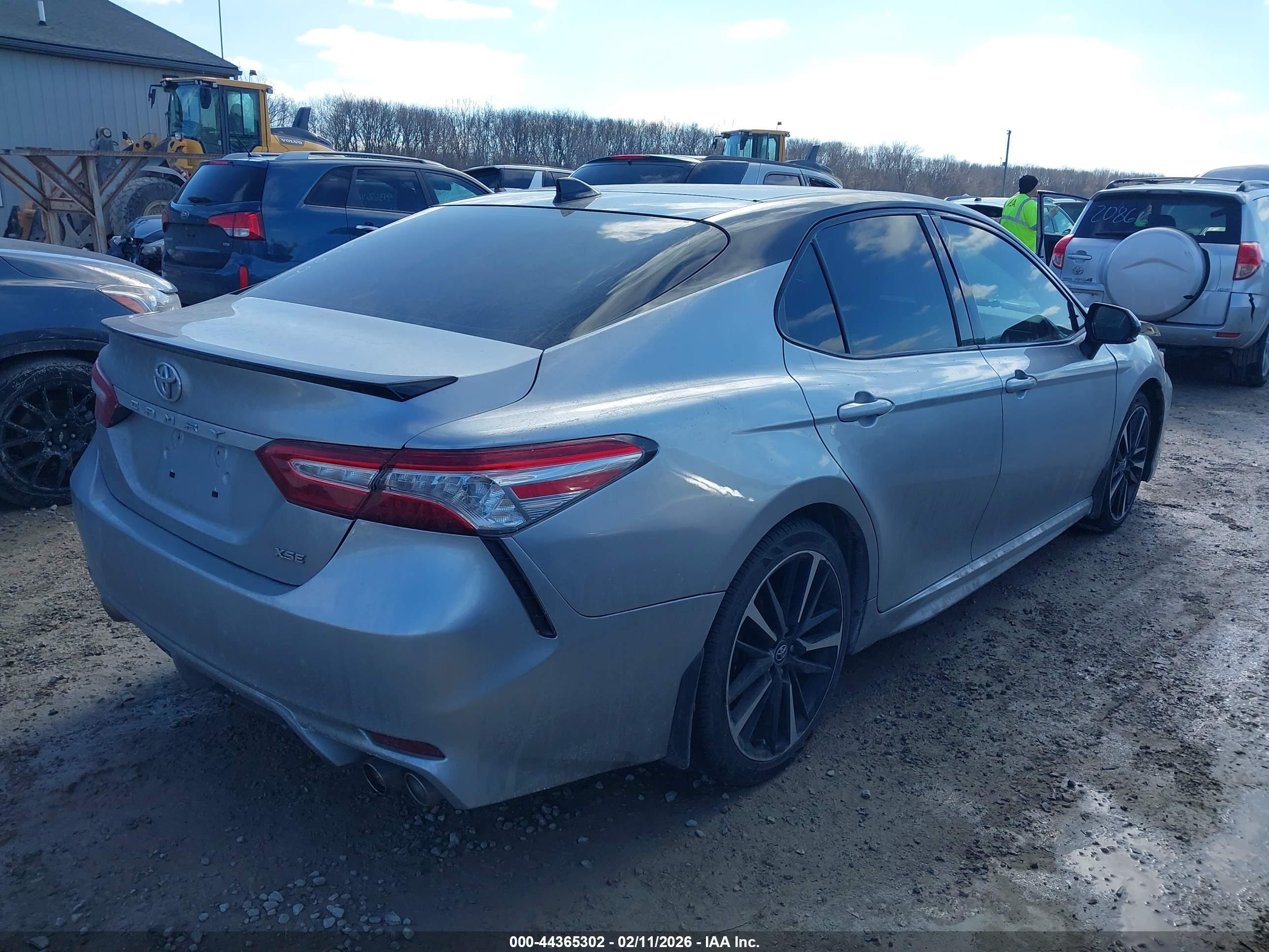 TOYOTA CAMRY image 4