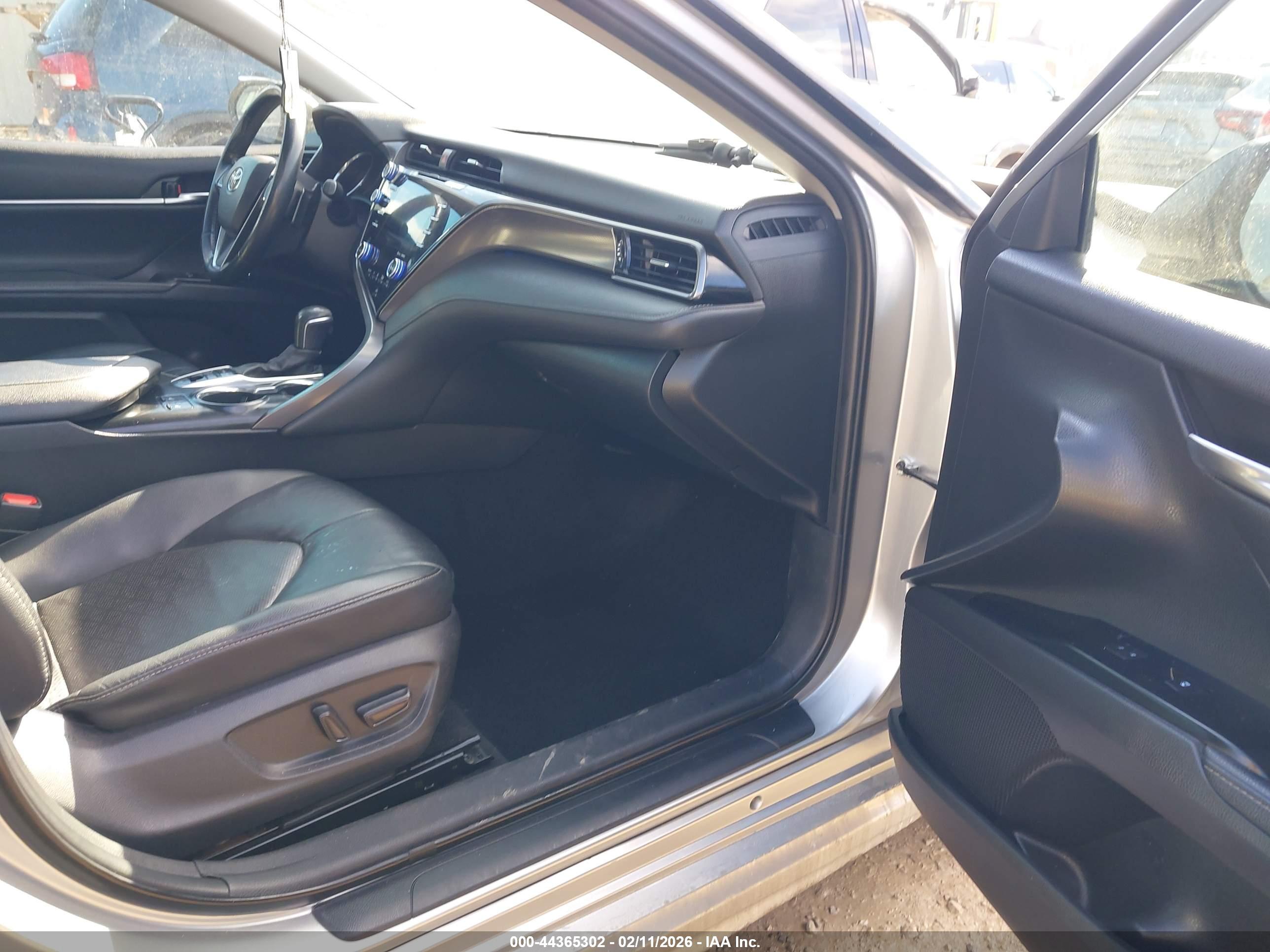 TOYOTA CAMRY image 5