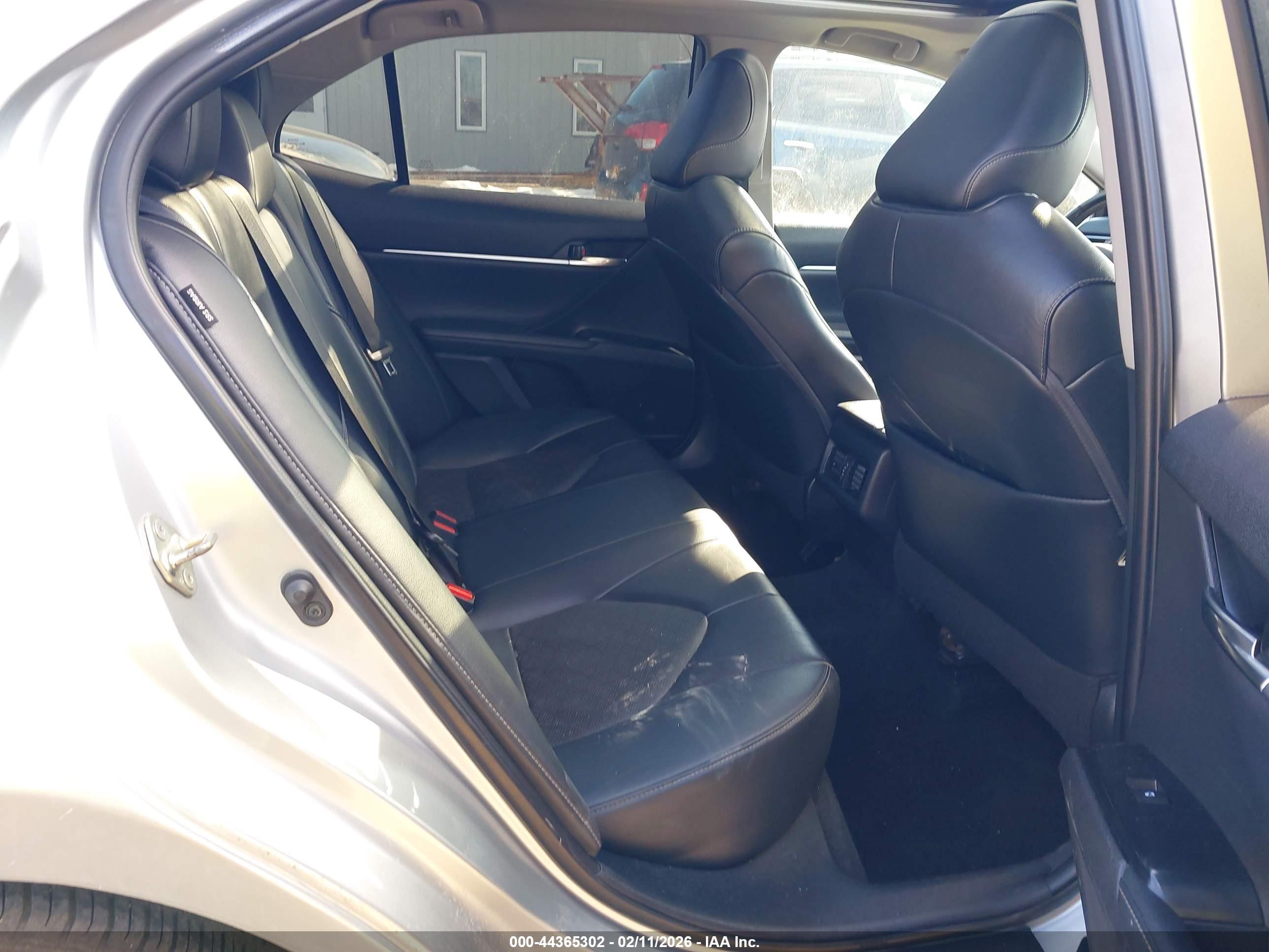 TOYOTA CAMRY image 8