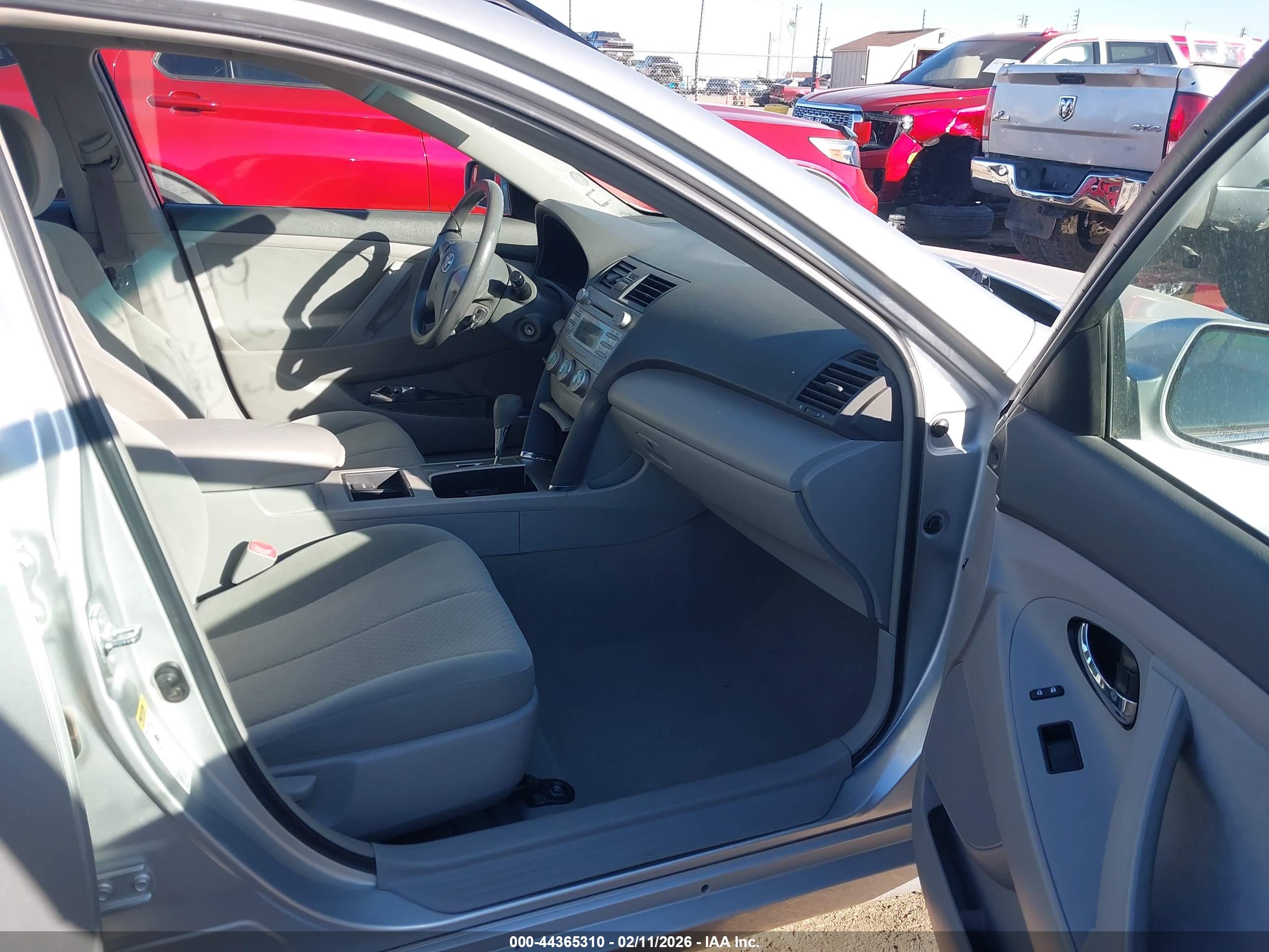 TOYOTA CAMRY image 5