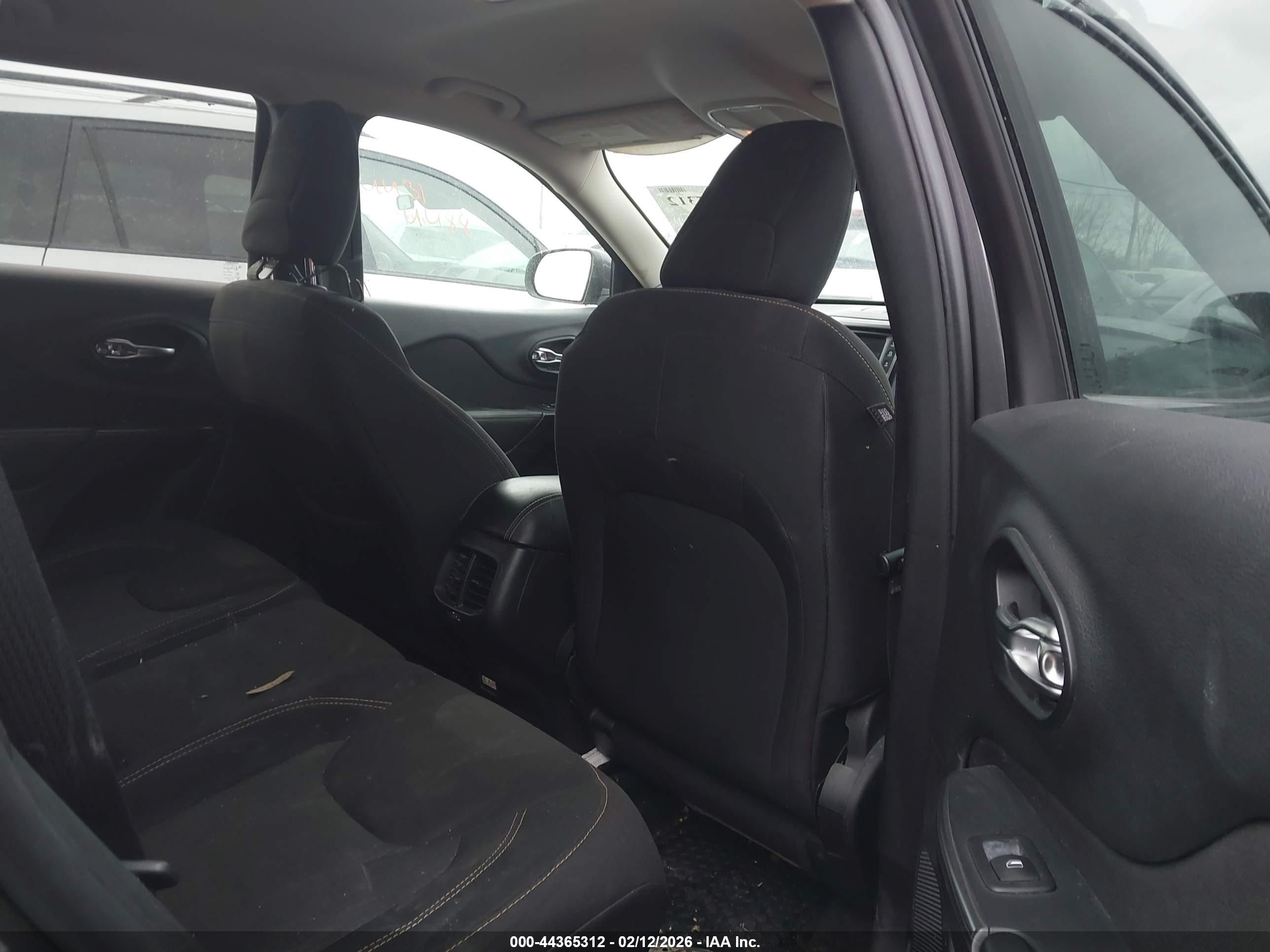 JEEP CHEROKEE image 8