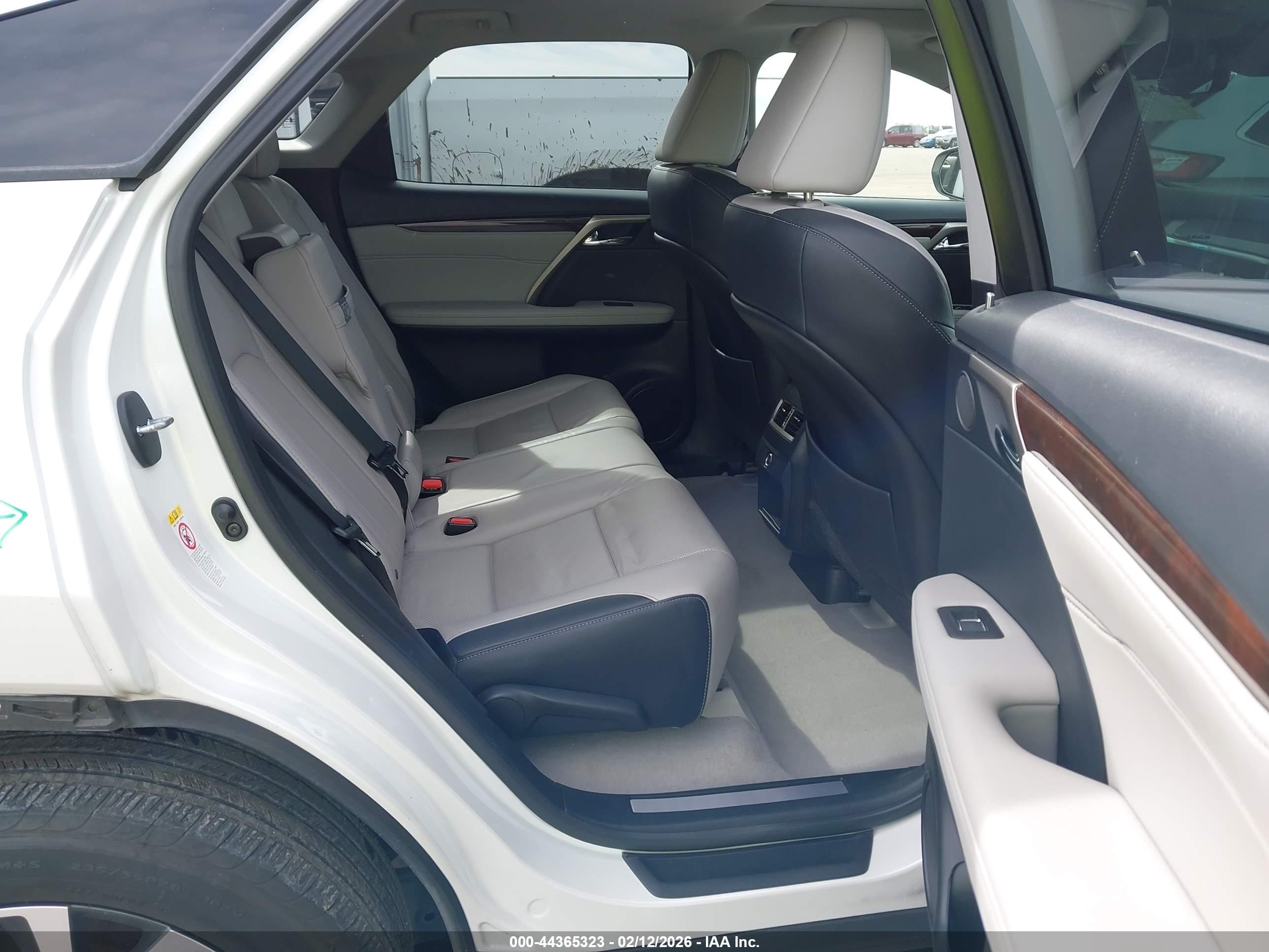 LEXUS RX image 8