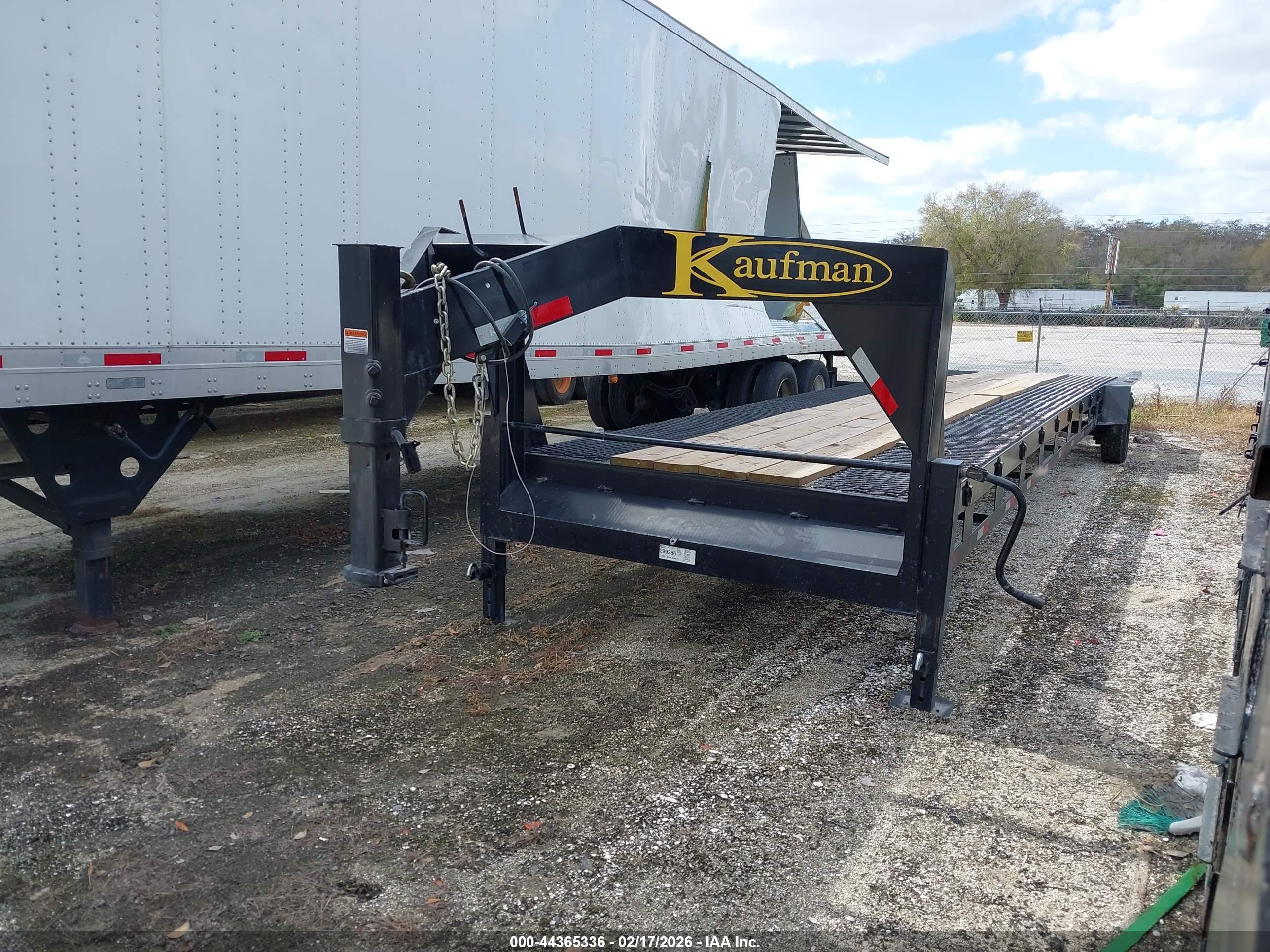 KAUFMAN TRAILERS image 2