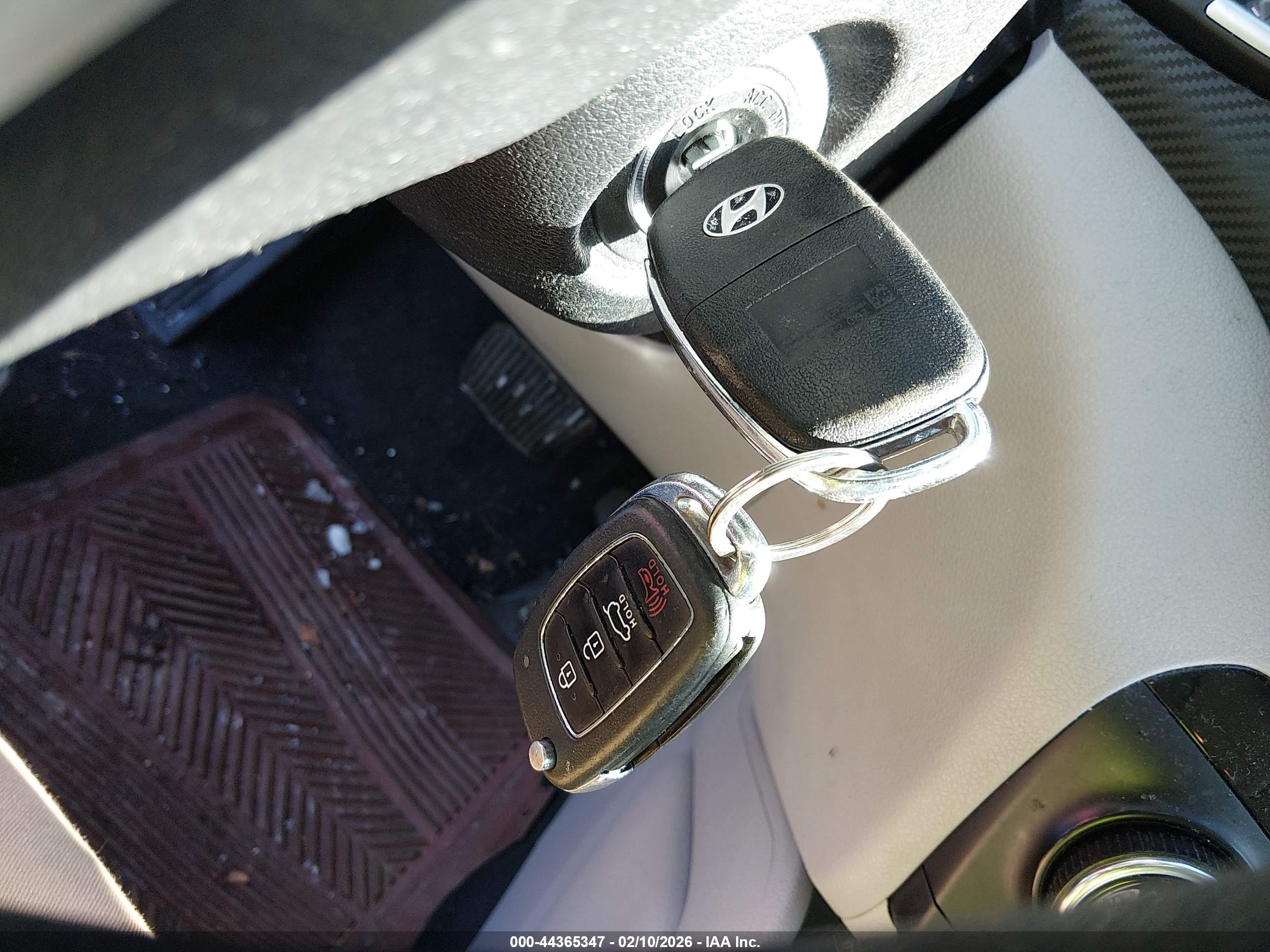HYUNDAI TUCSON image 11