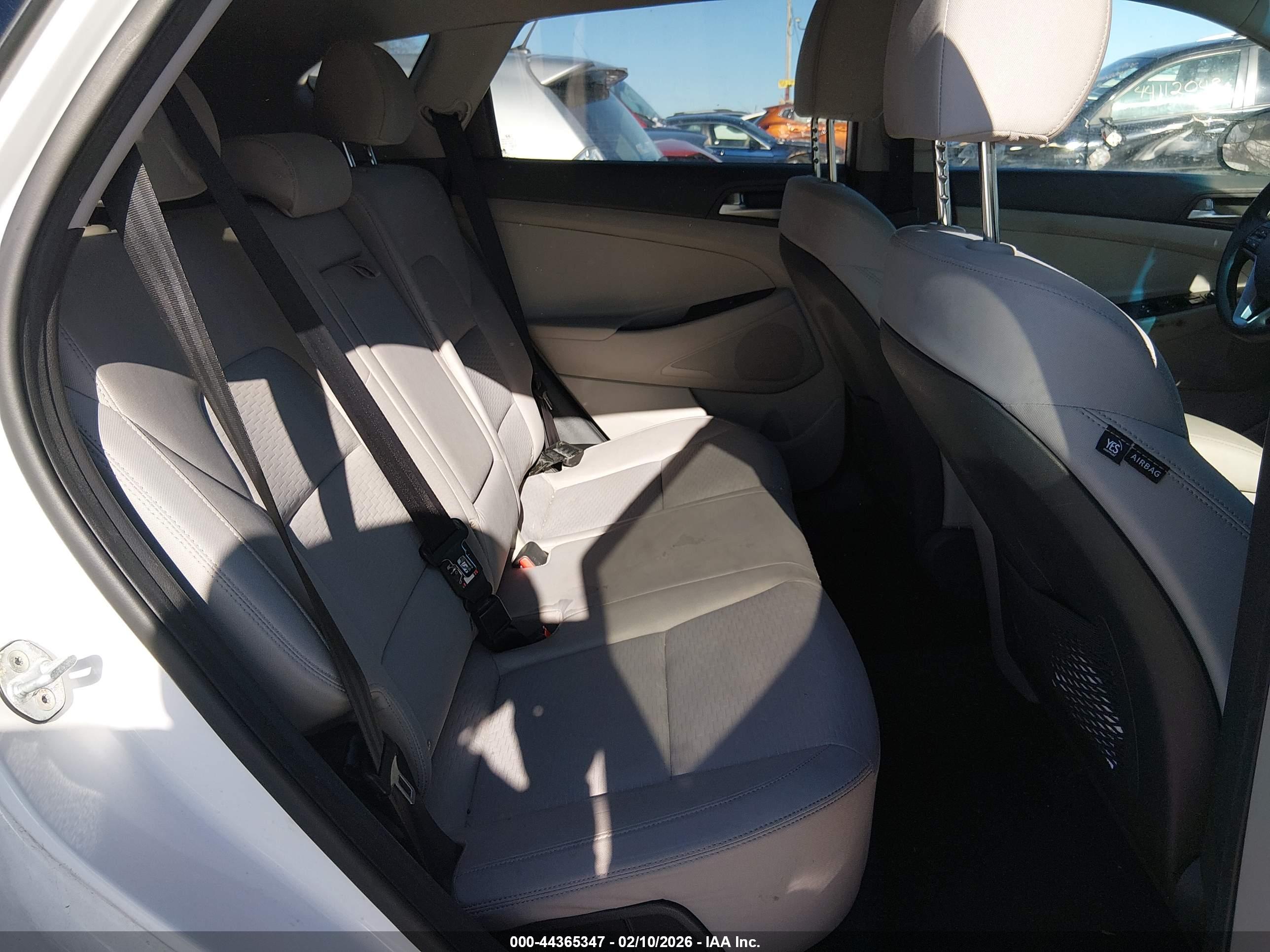 HYUNDAI TUCSON image 8