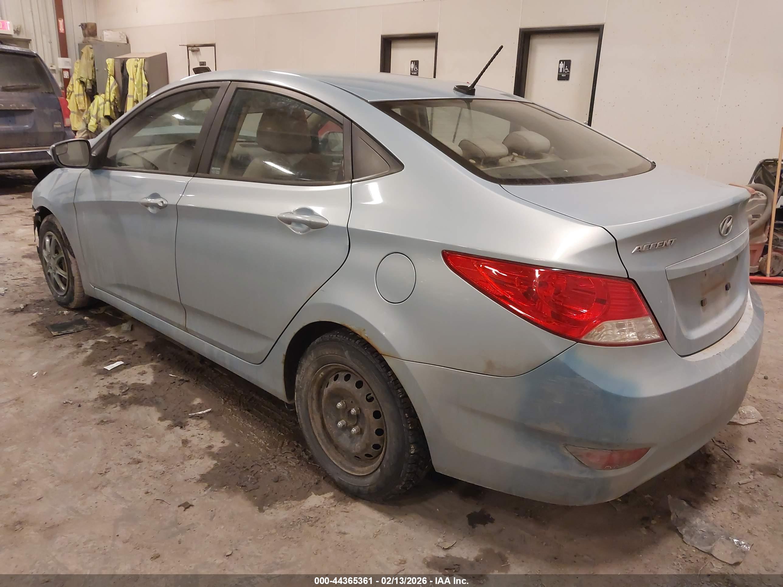 HYUNDAI ACCENT image 3