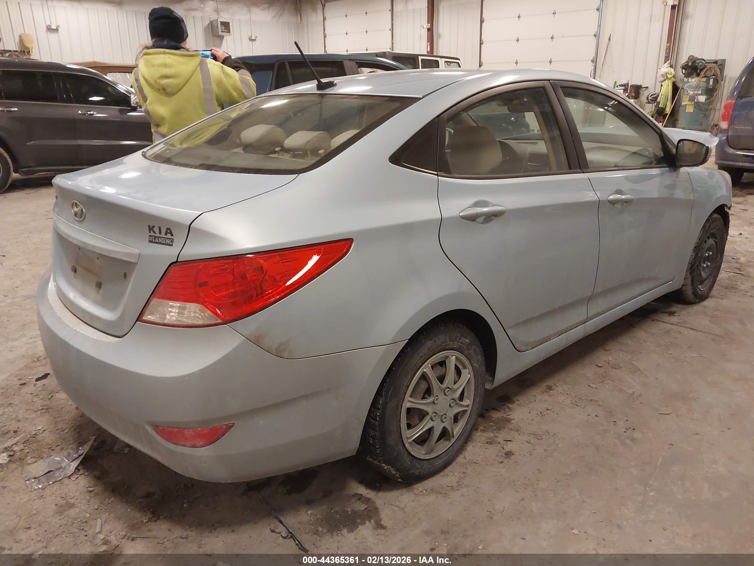 HYUNDAI ACCENT image 4