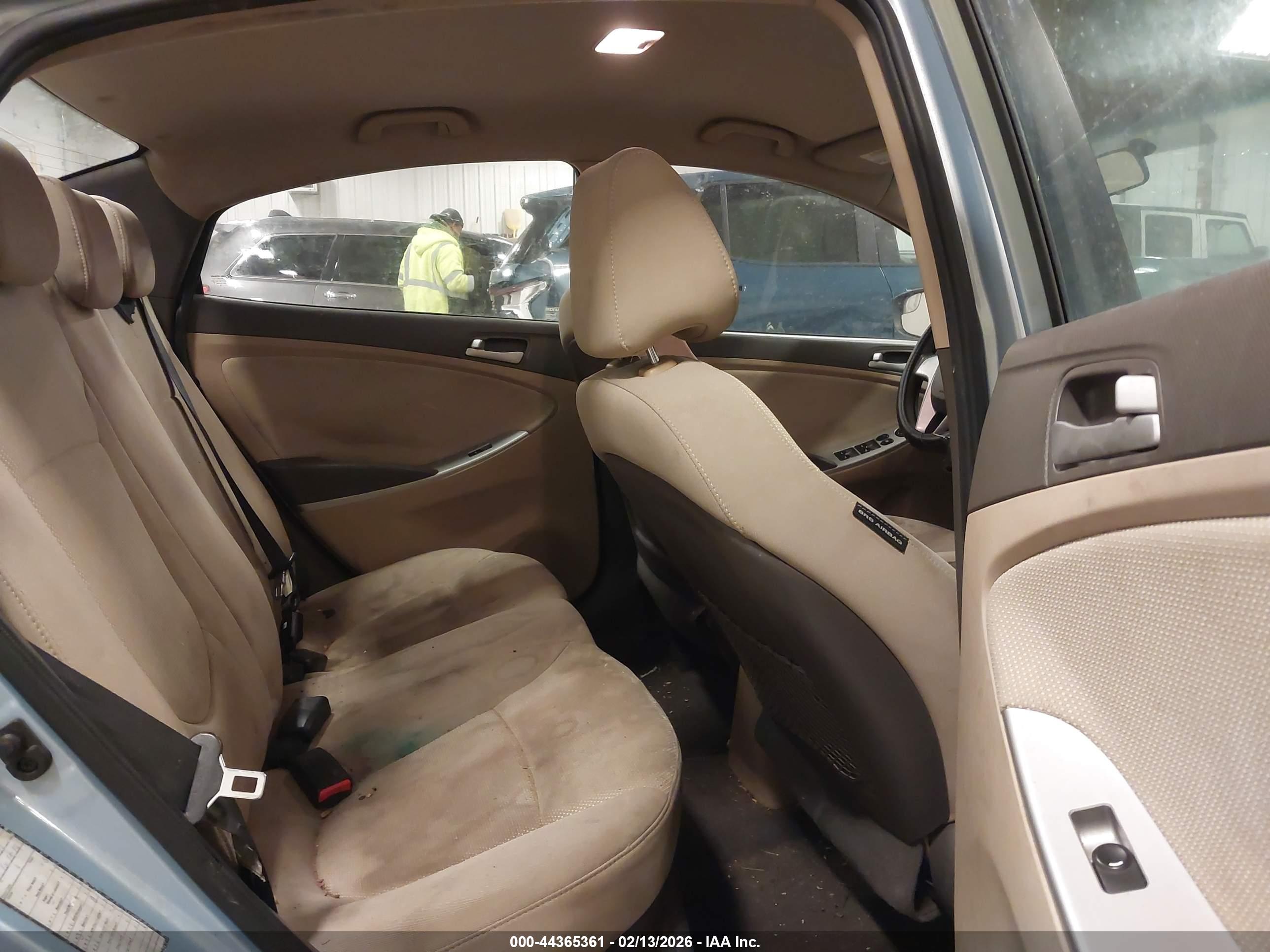 HYUNDAI ACCENT image 8