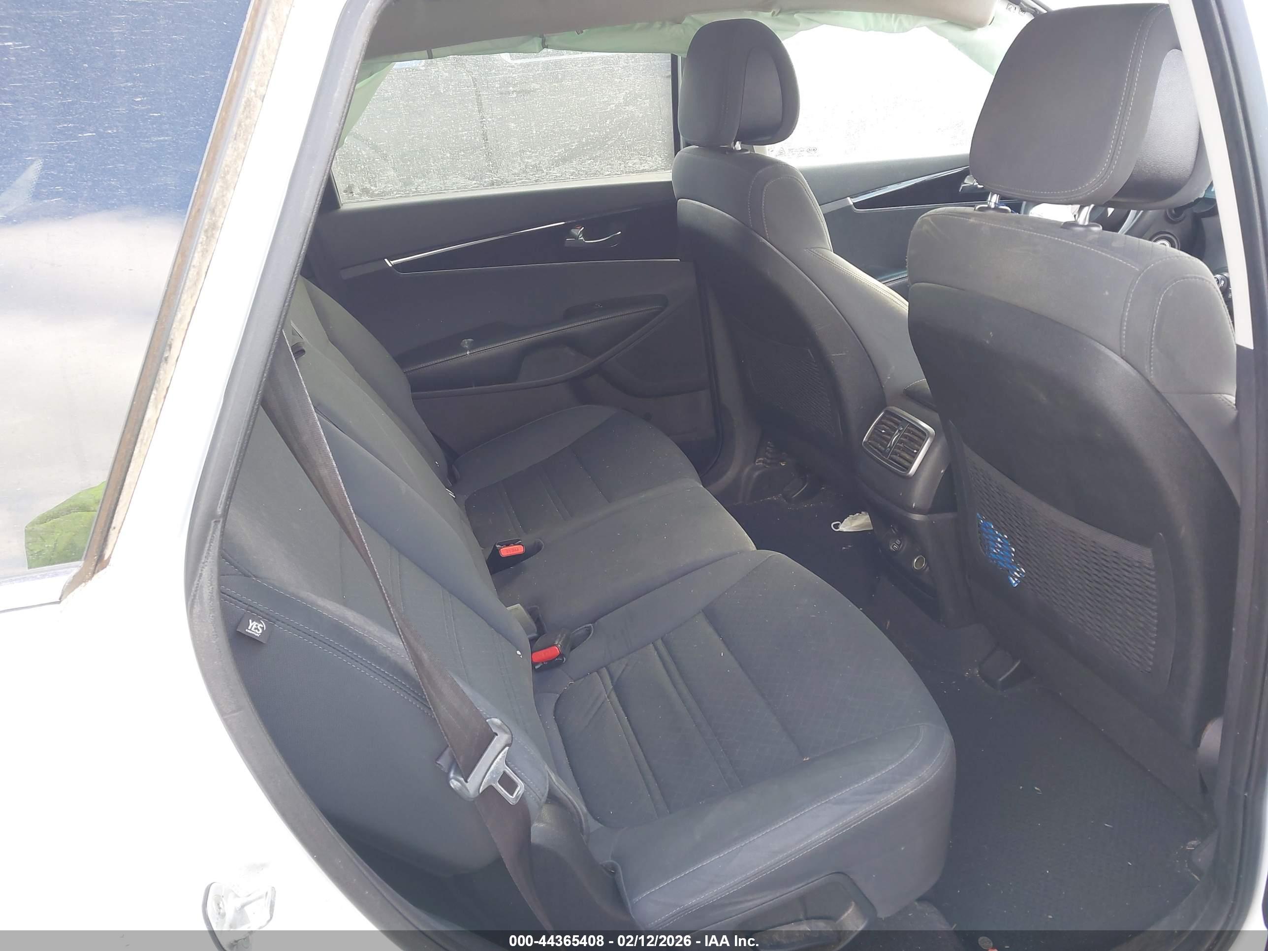 KIA SORENTO image 8