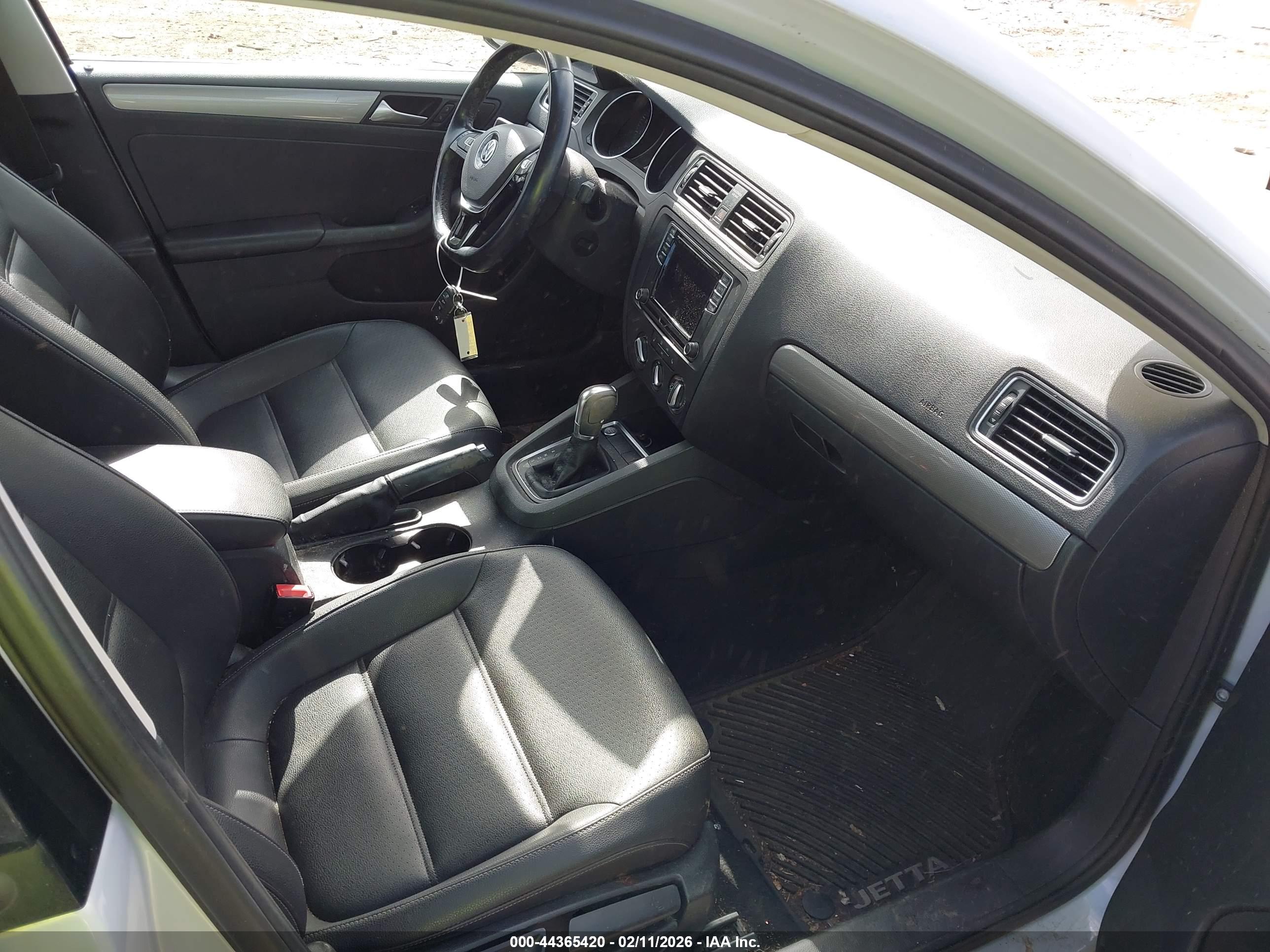 VOLKSWAGEN JETTA image 5