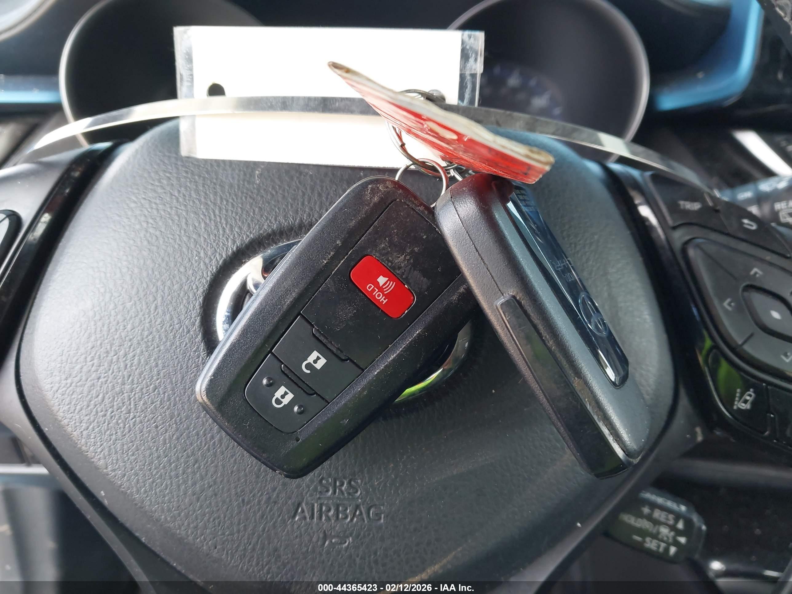 TOYOTA C-HR image 11