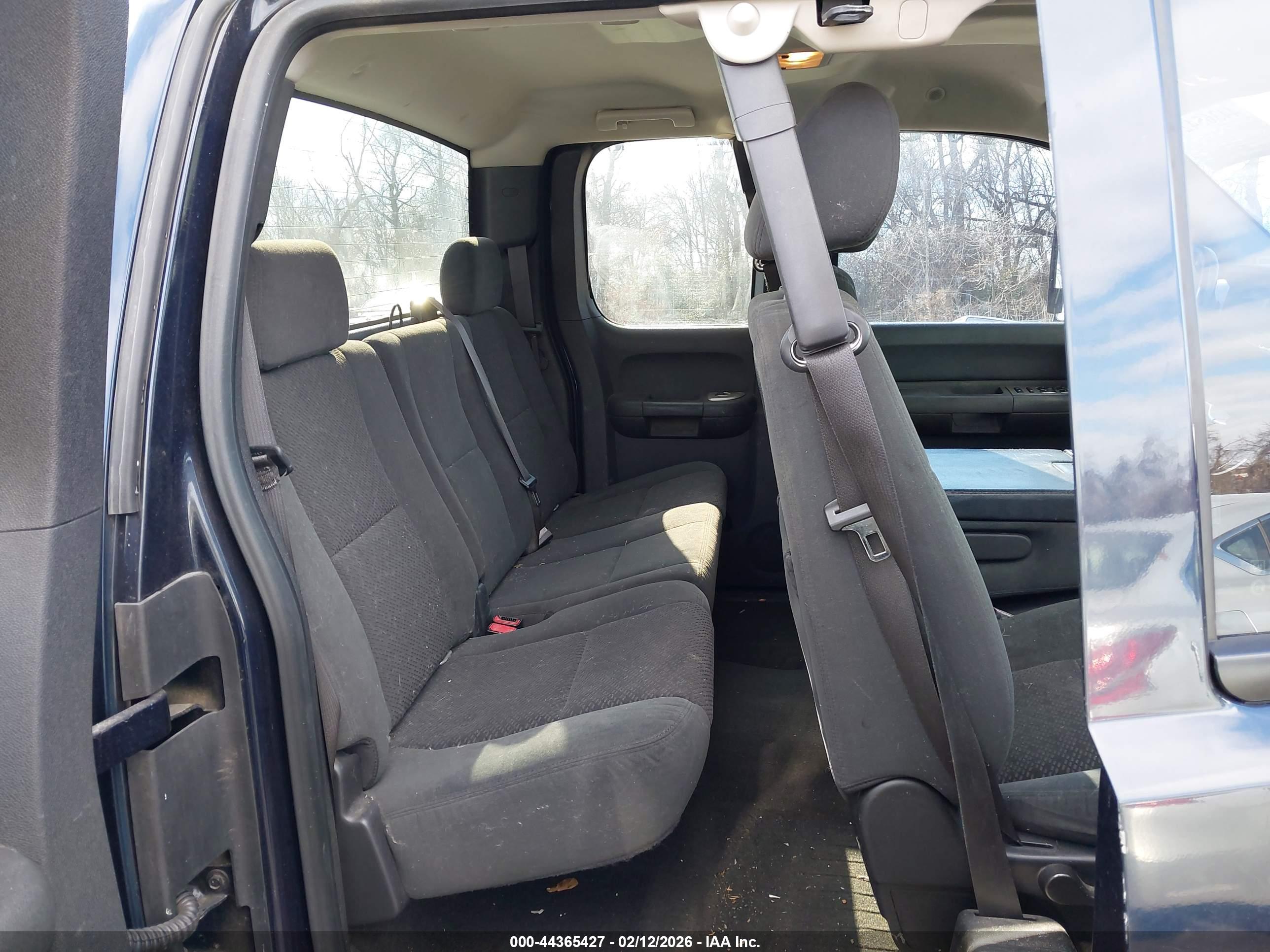 CHEVROLET SILVERADO image 8