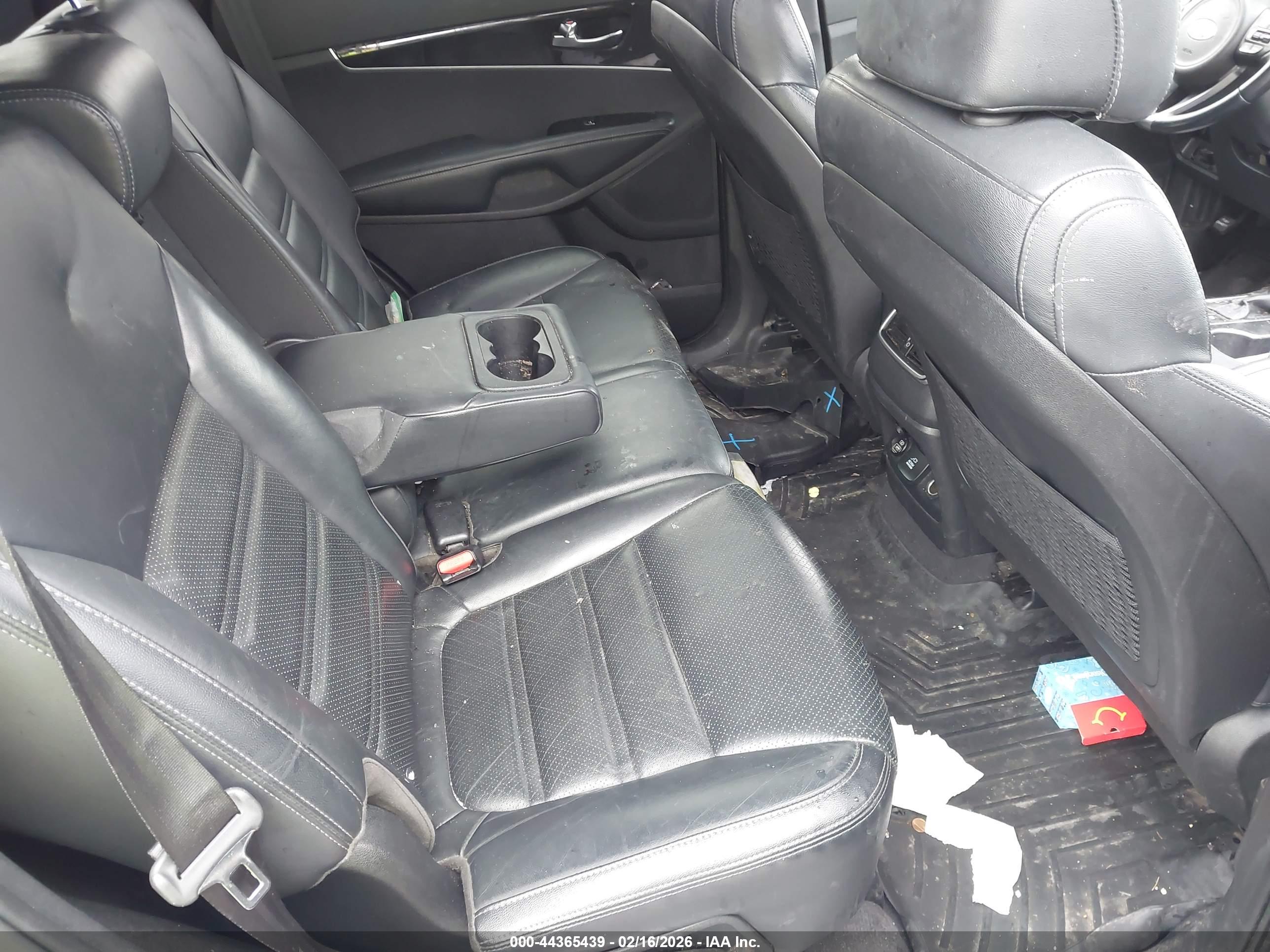 KIA SORENTO image 8