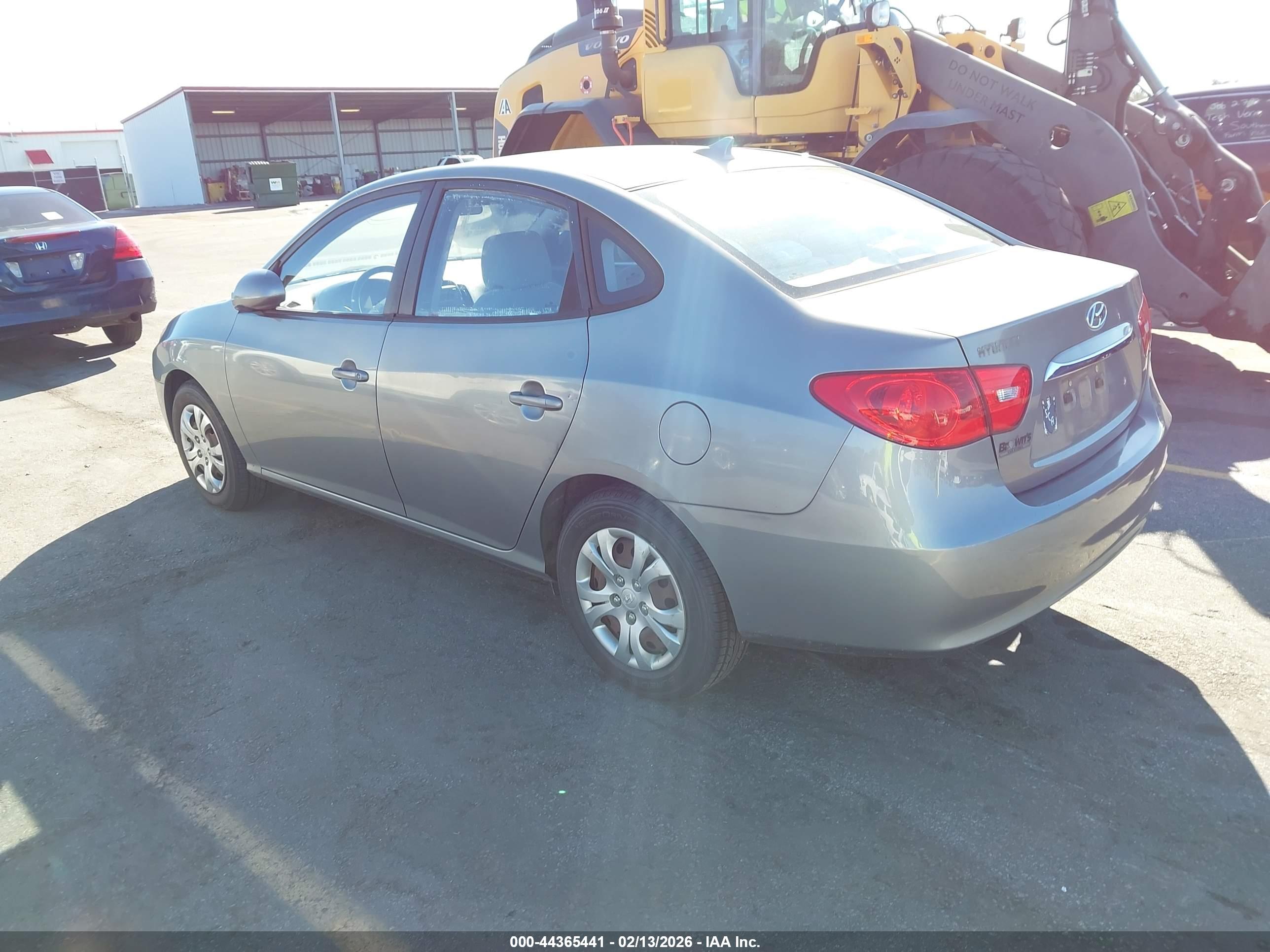 HYUNDAI ELANTRA image 3