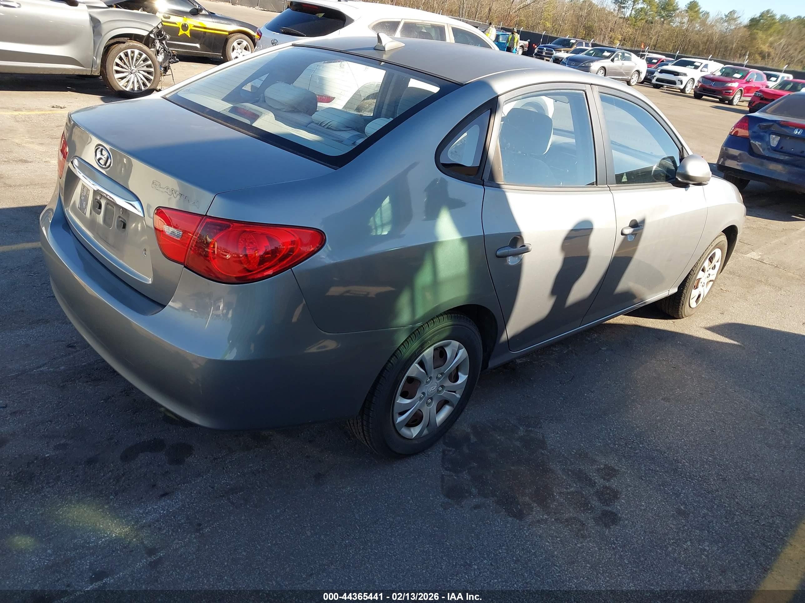 HYUNDAI ELANTRA image 4