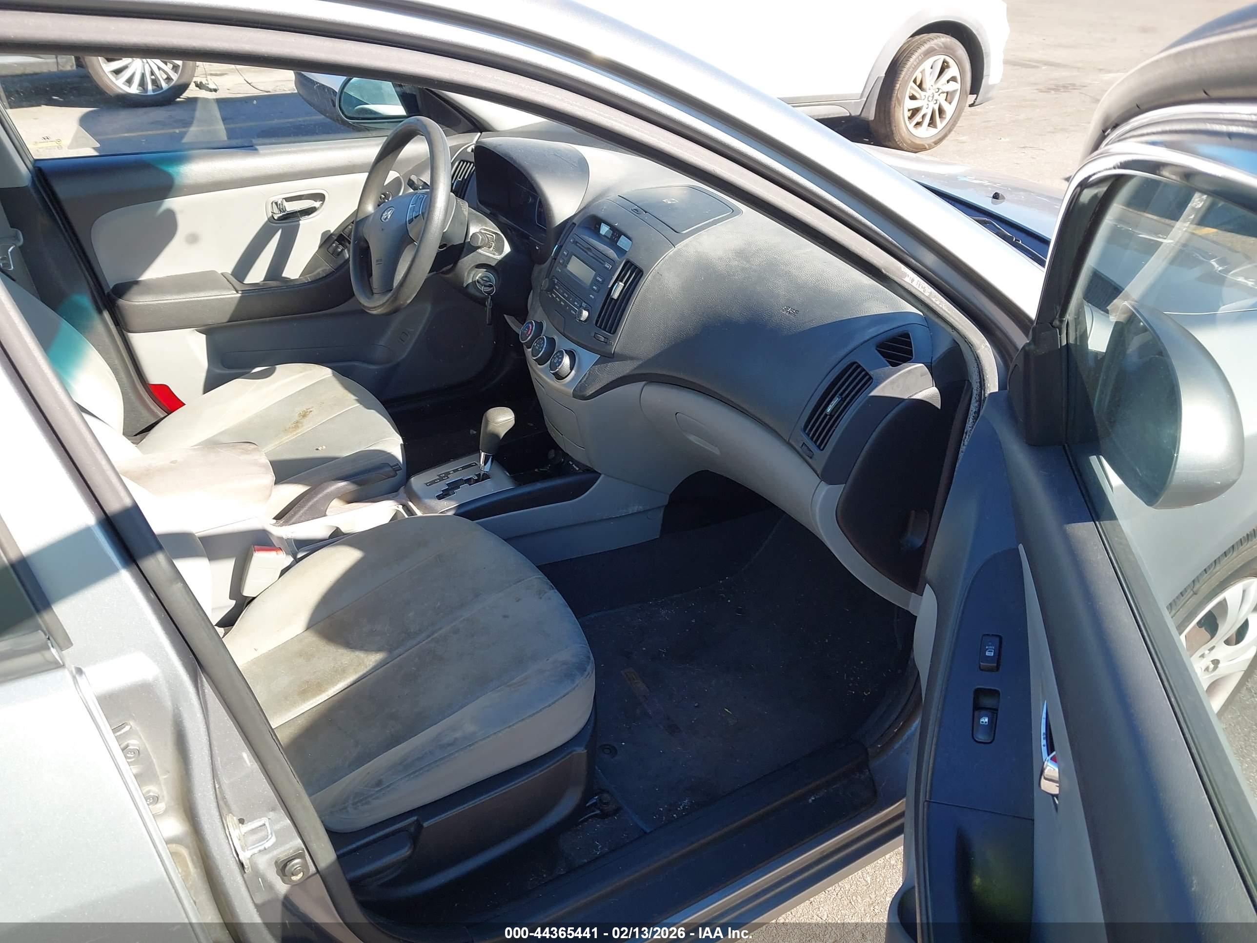 HYUNDAI ELANTRA image 5