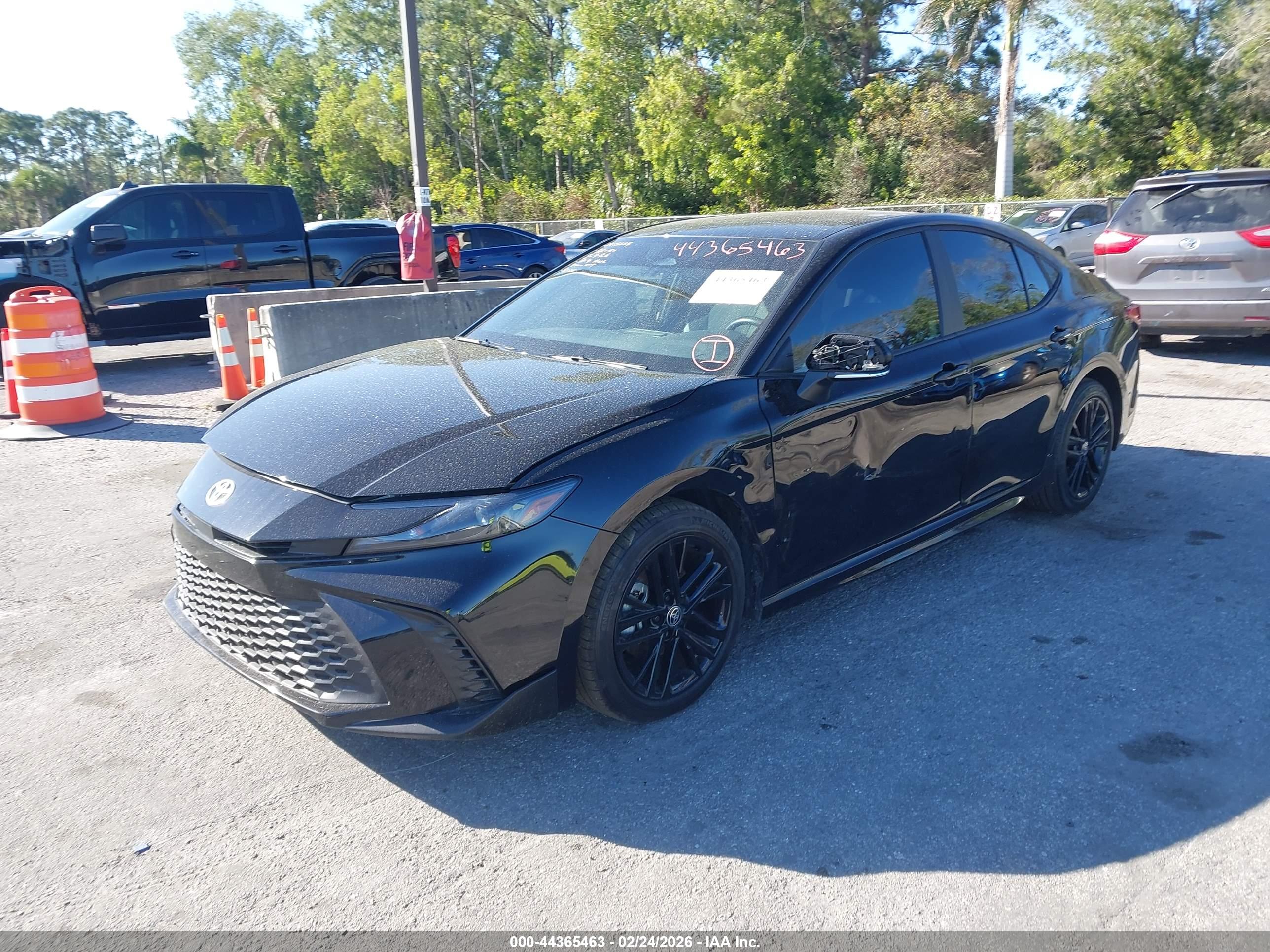 TOYOTA CAMRY image 2