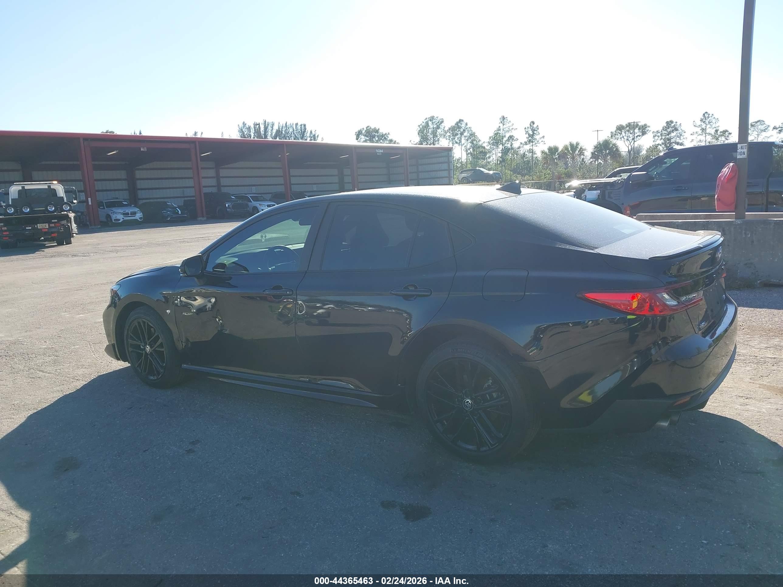 TOYOTA CAMRY image 3