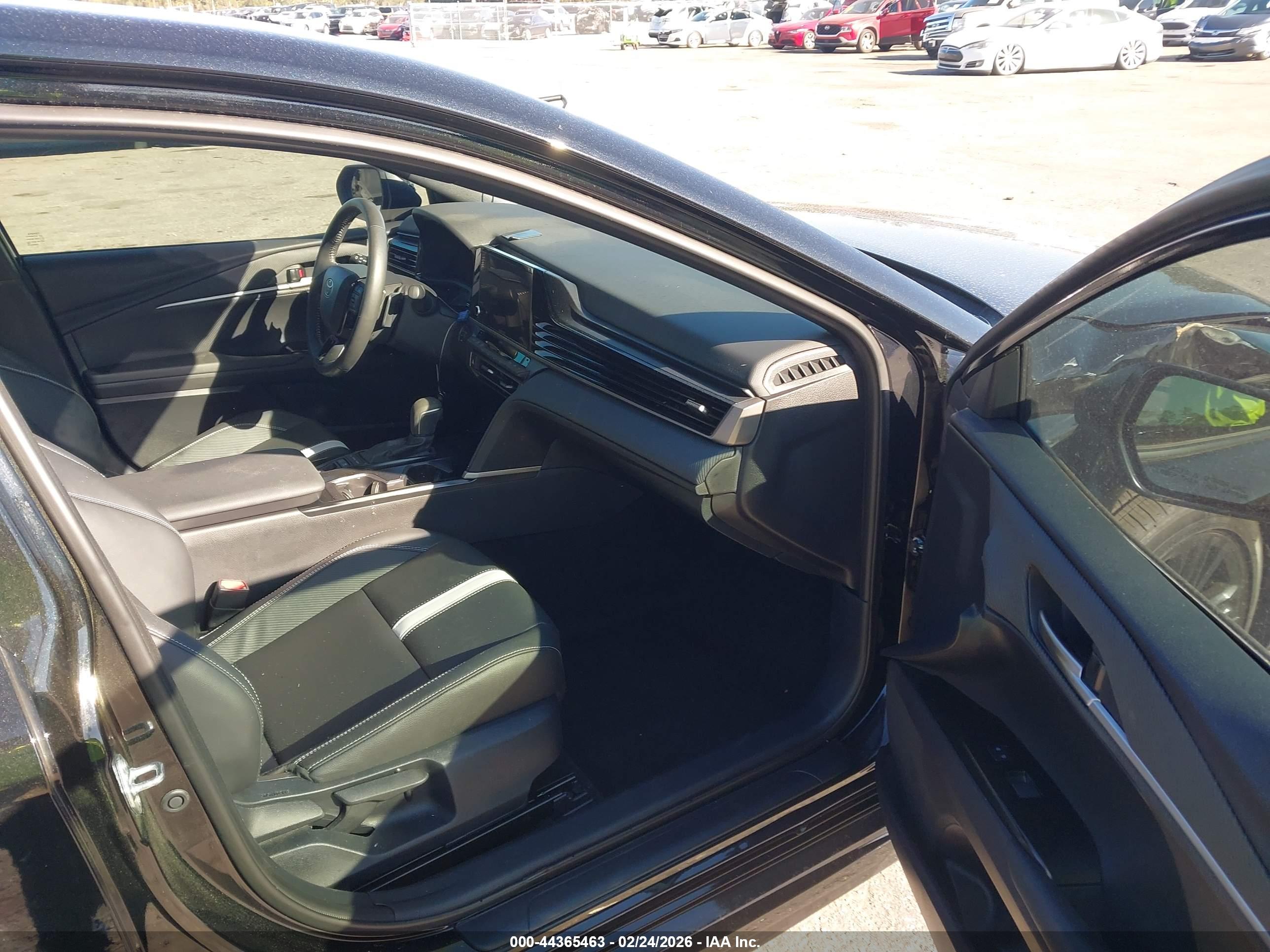 TOYOTA CAMRY image 5