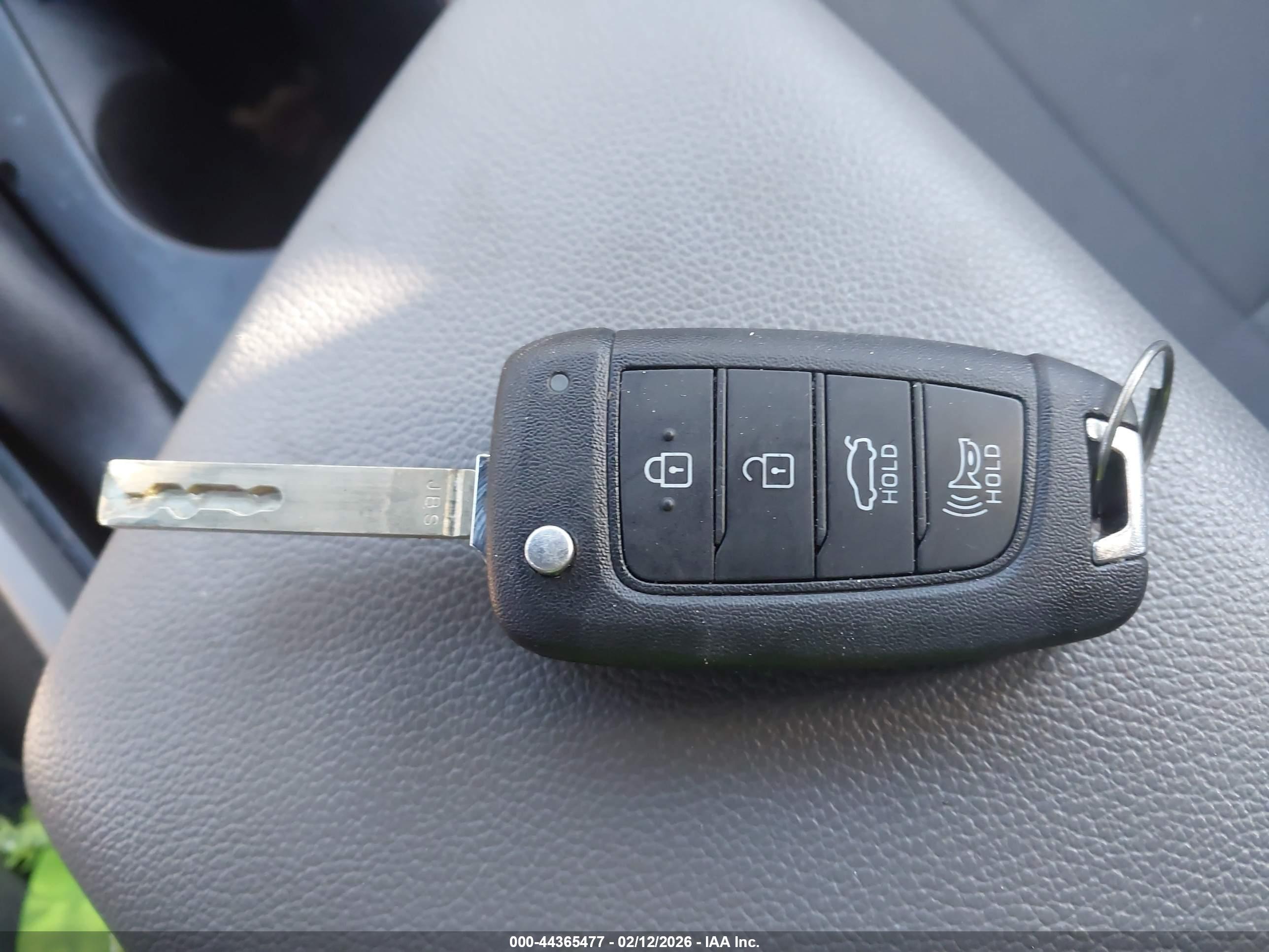 HYUNDAI ELANTRA image 11