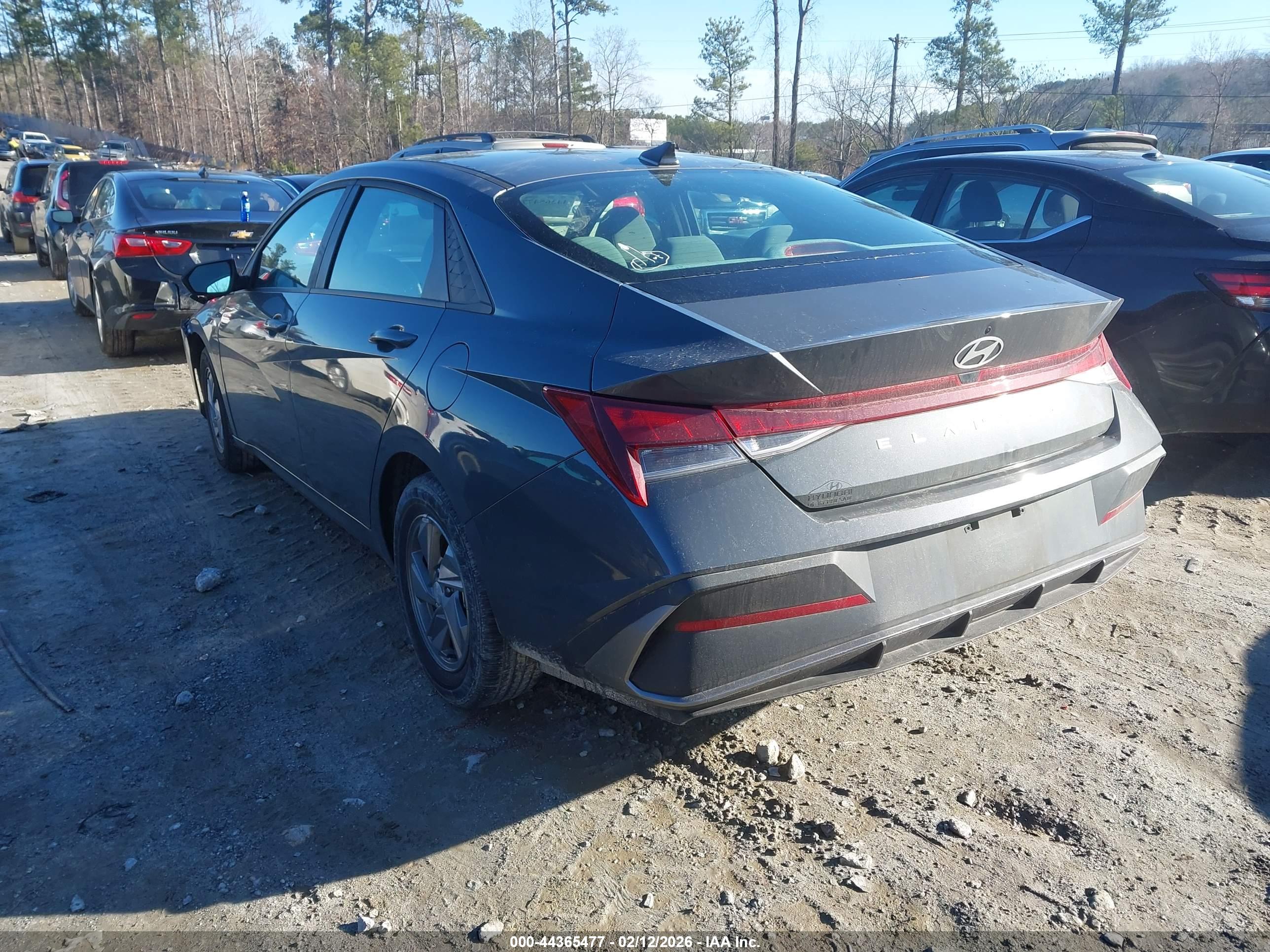 HYUNDAI ELANTRA image 3