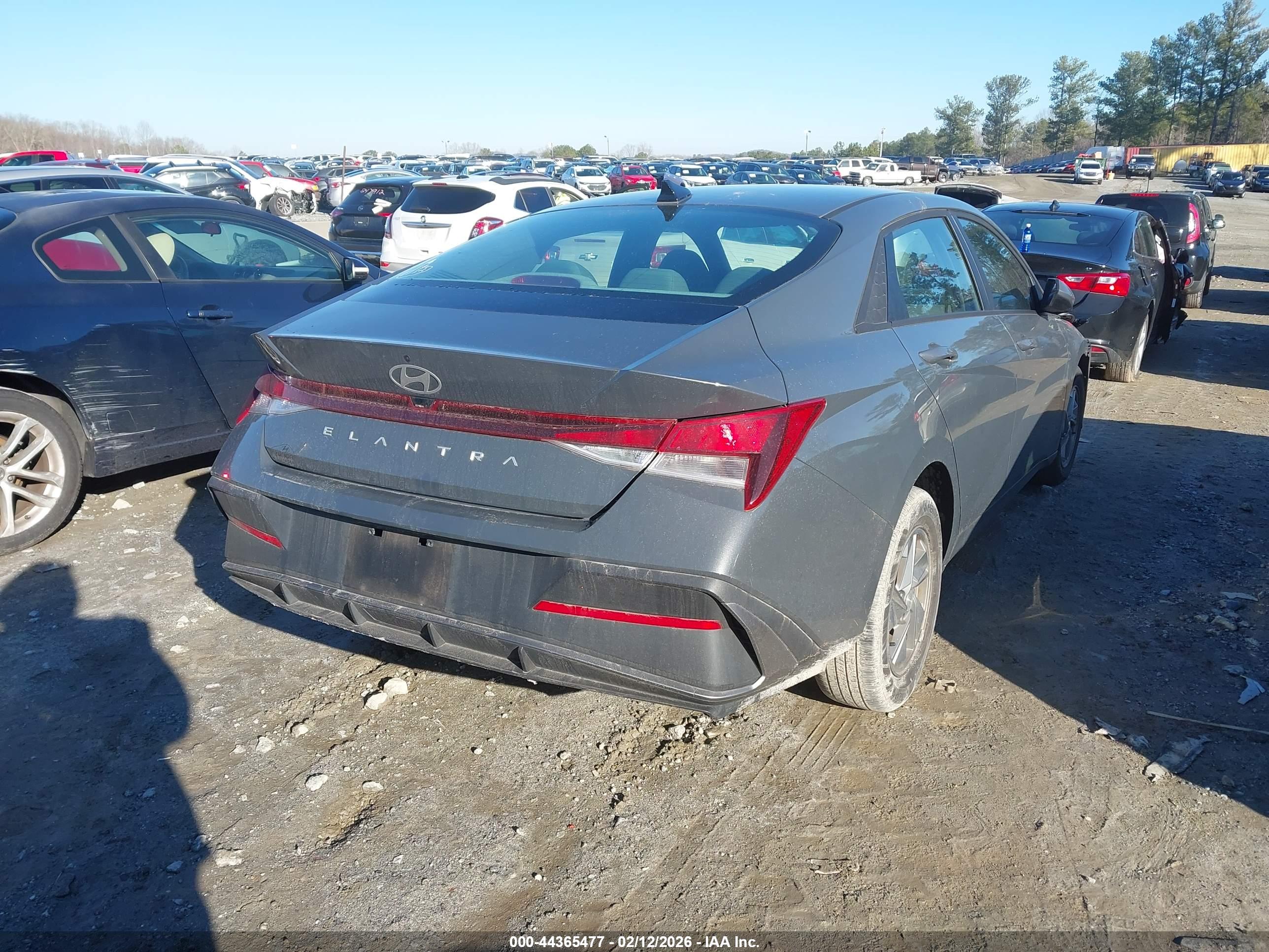 HYUNDAI ELANTRA image 4