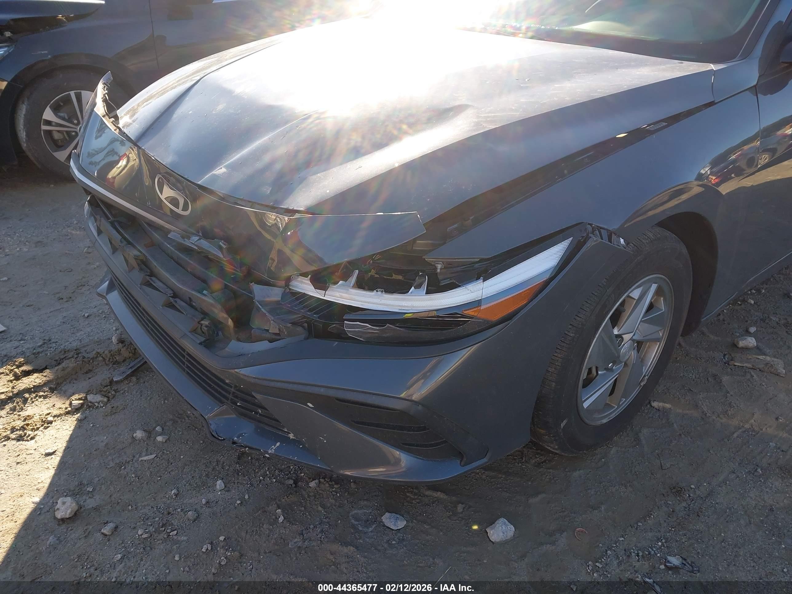 HYUNDAI ELANTRA image 6