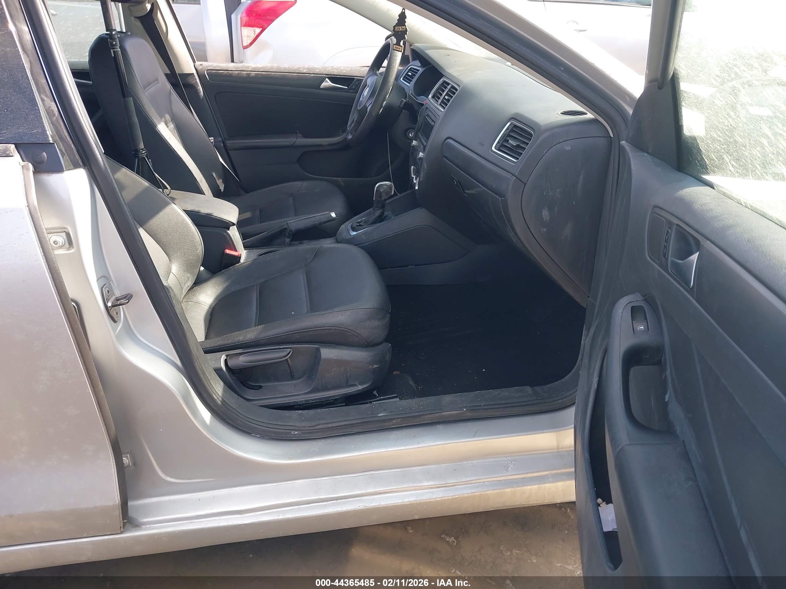 VOLKSWAGEN JETTA image 5
