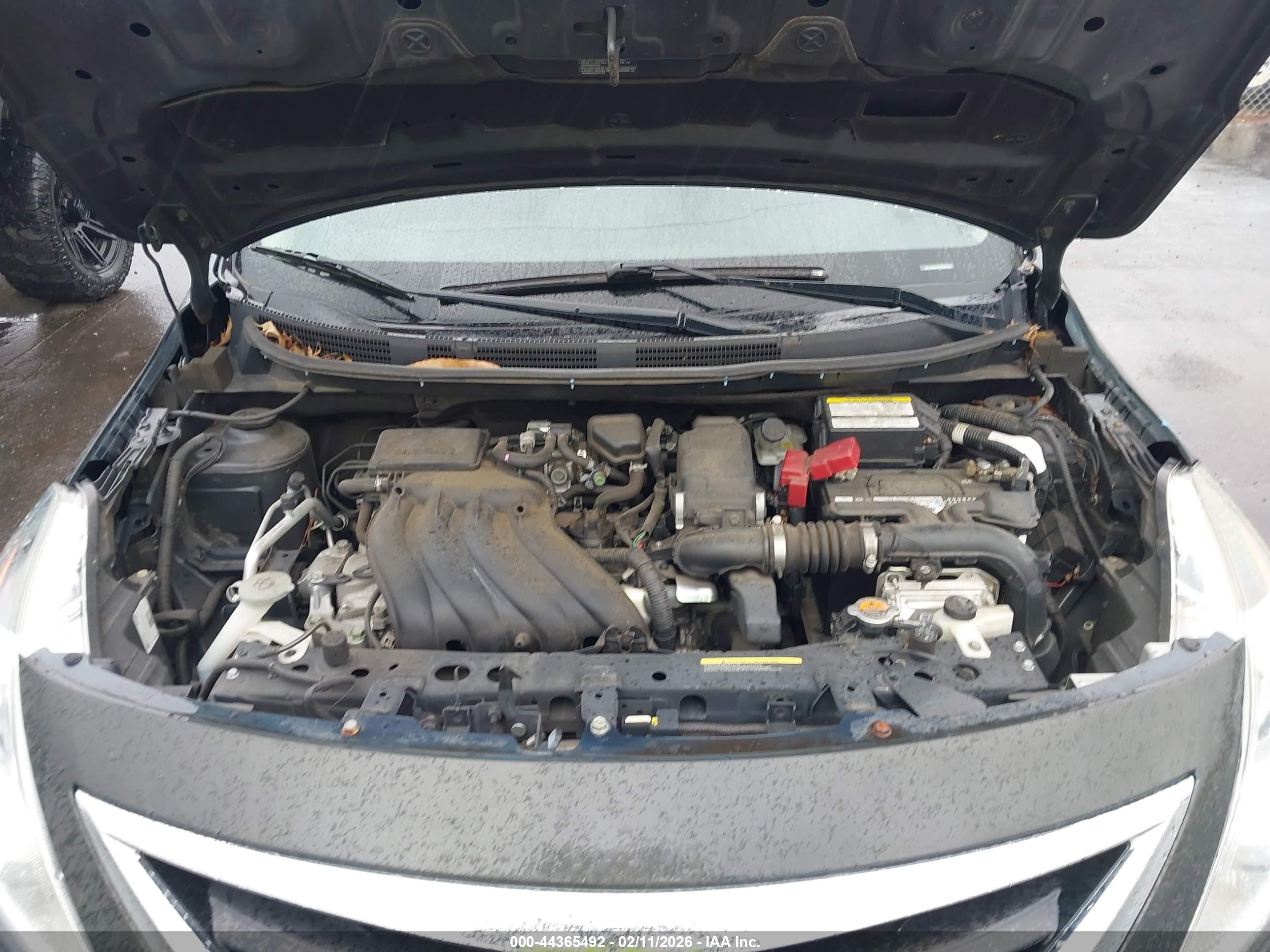 NISSAN VERSA image 10