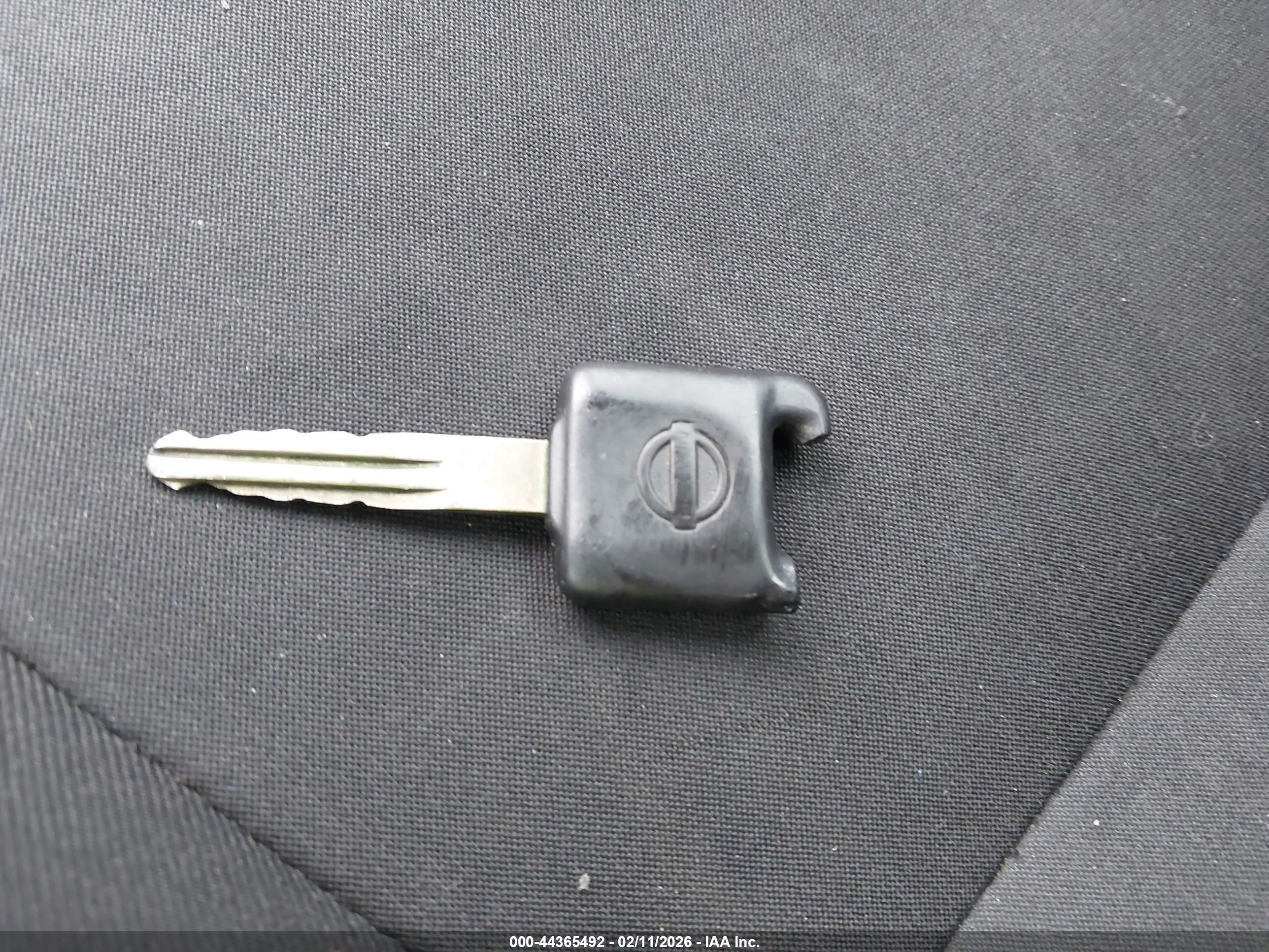 NISSAN VERSA image 11