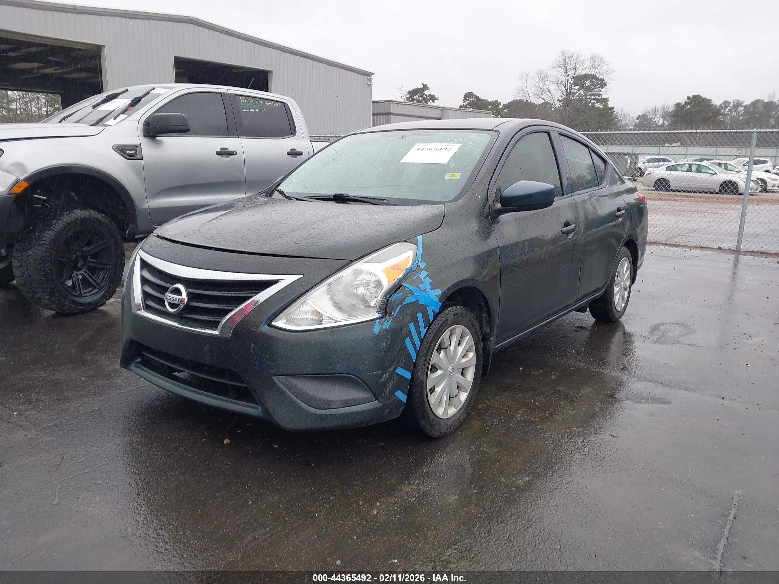 NISSAN VERSA image 2