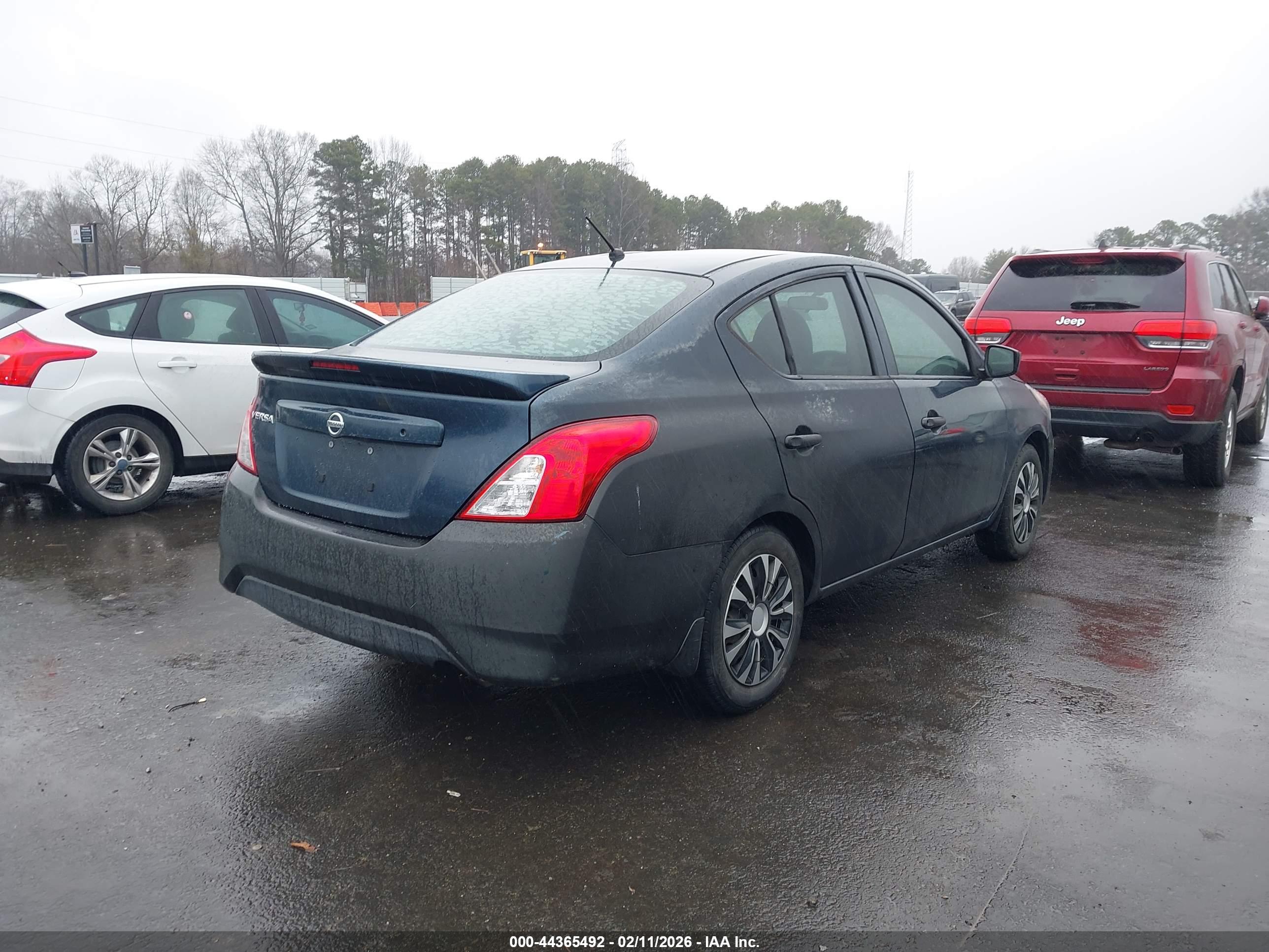 NISSAN VERSA image 4
