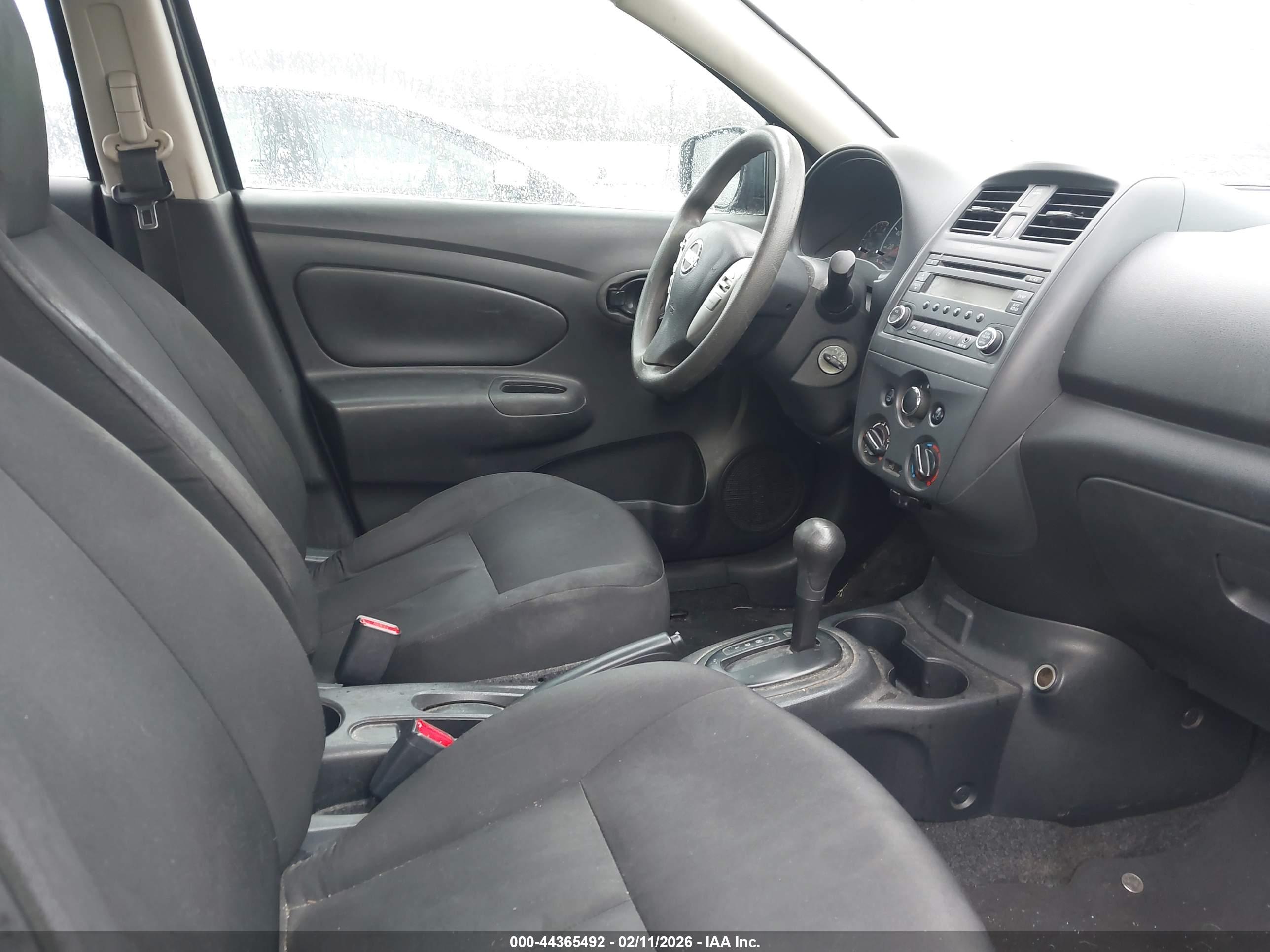 NISSAN VERSA image 5