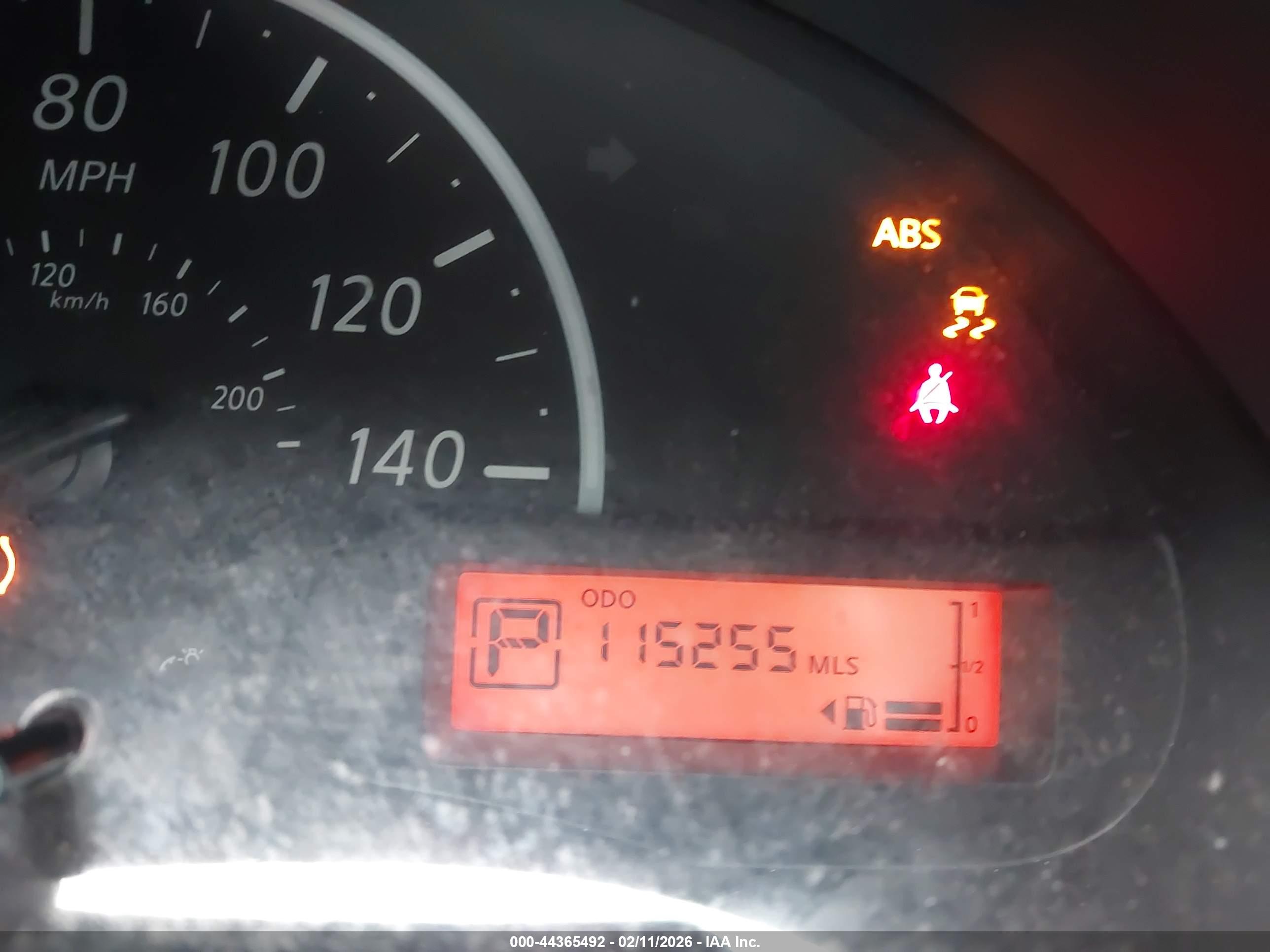 NISSAN VERSA image 7