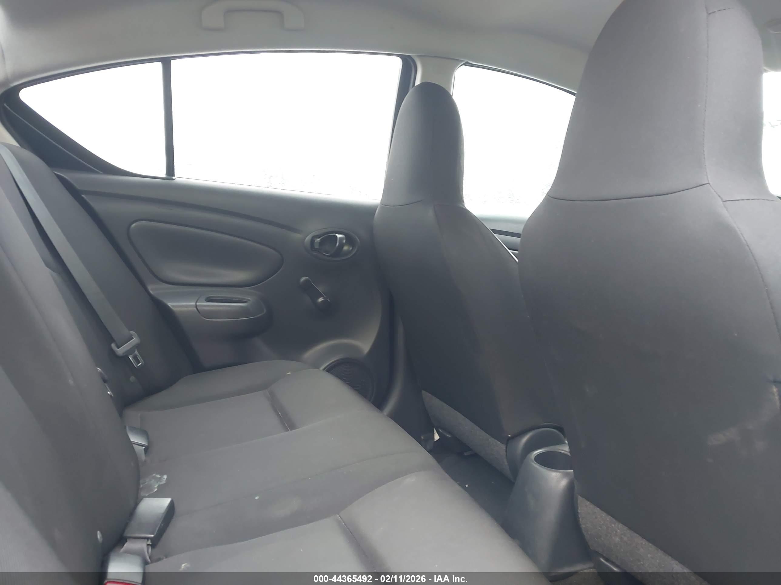 NISSAN VERSA image 8