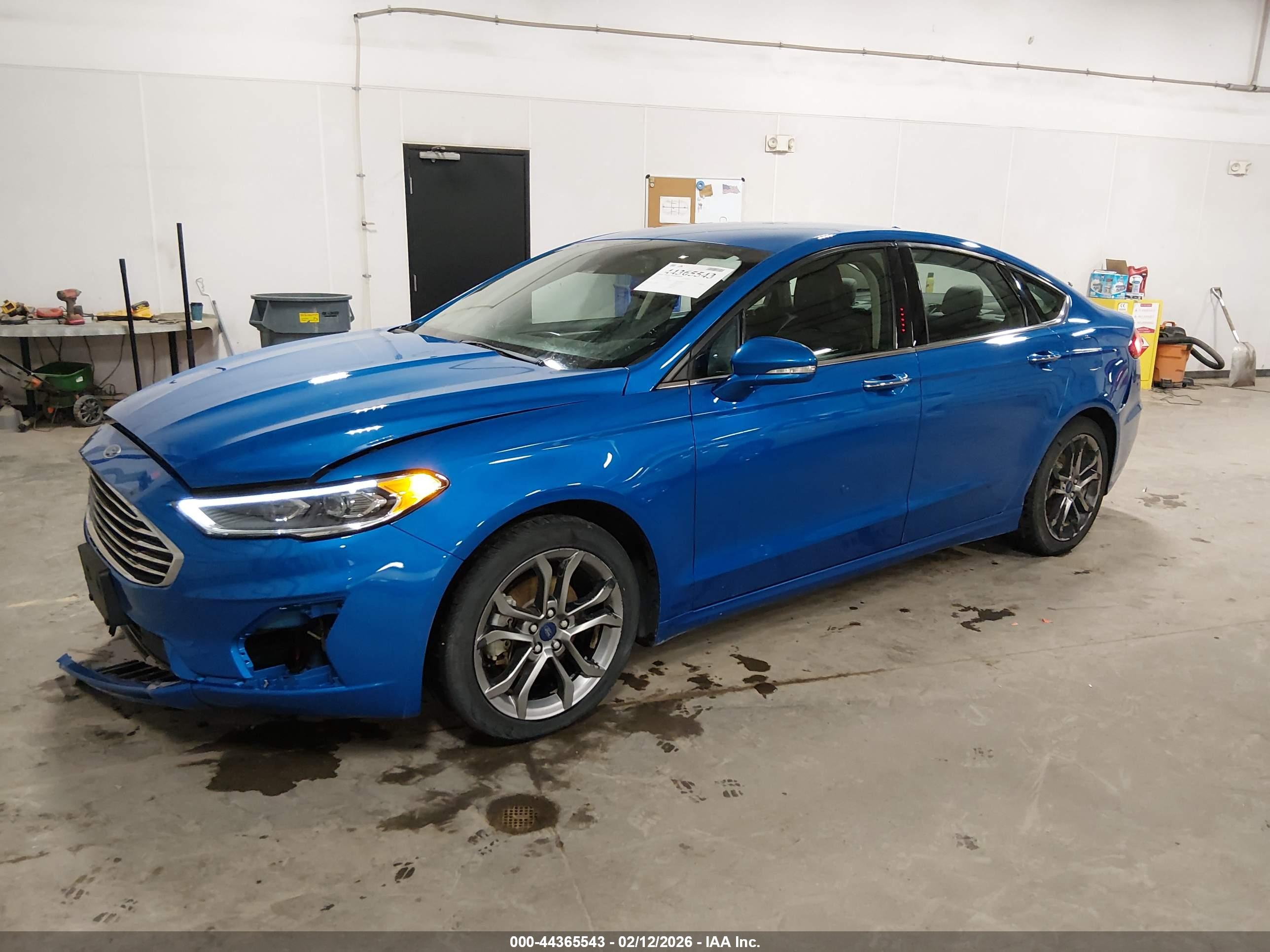 FORD FUSION image 2