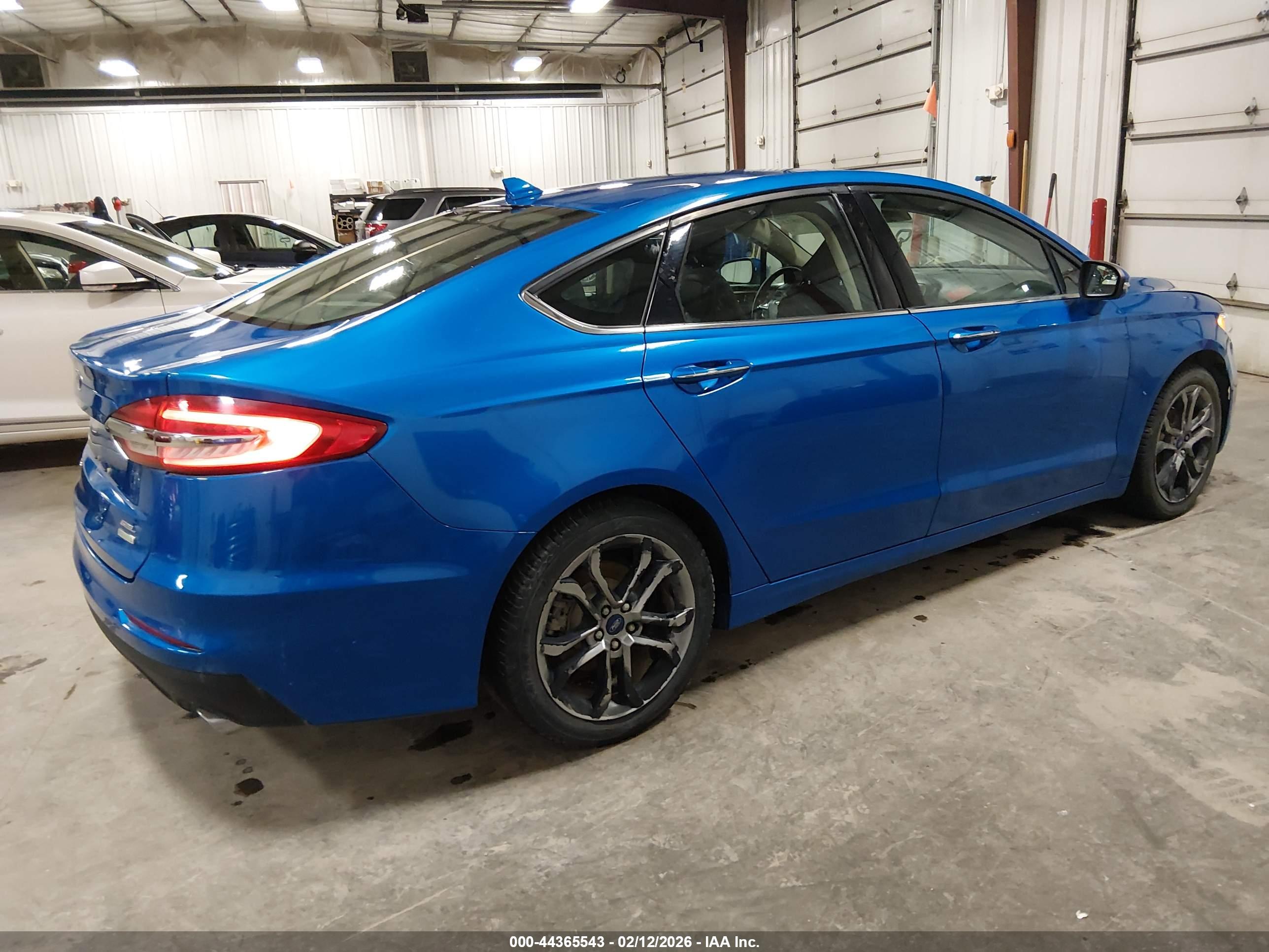 FORD FUSION image 4