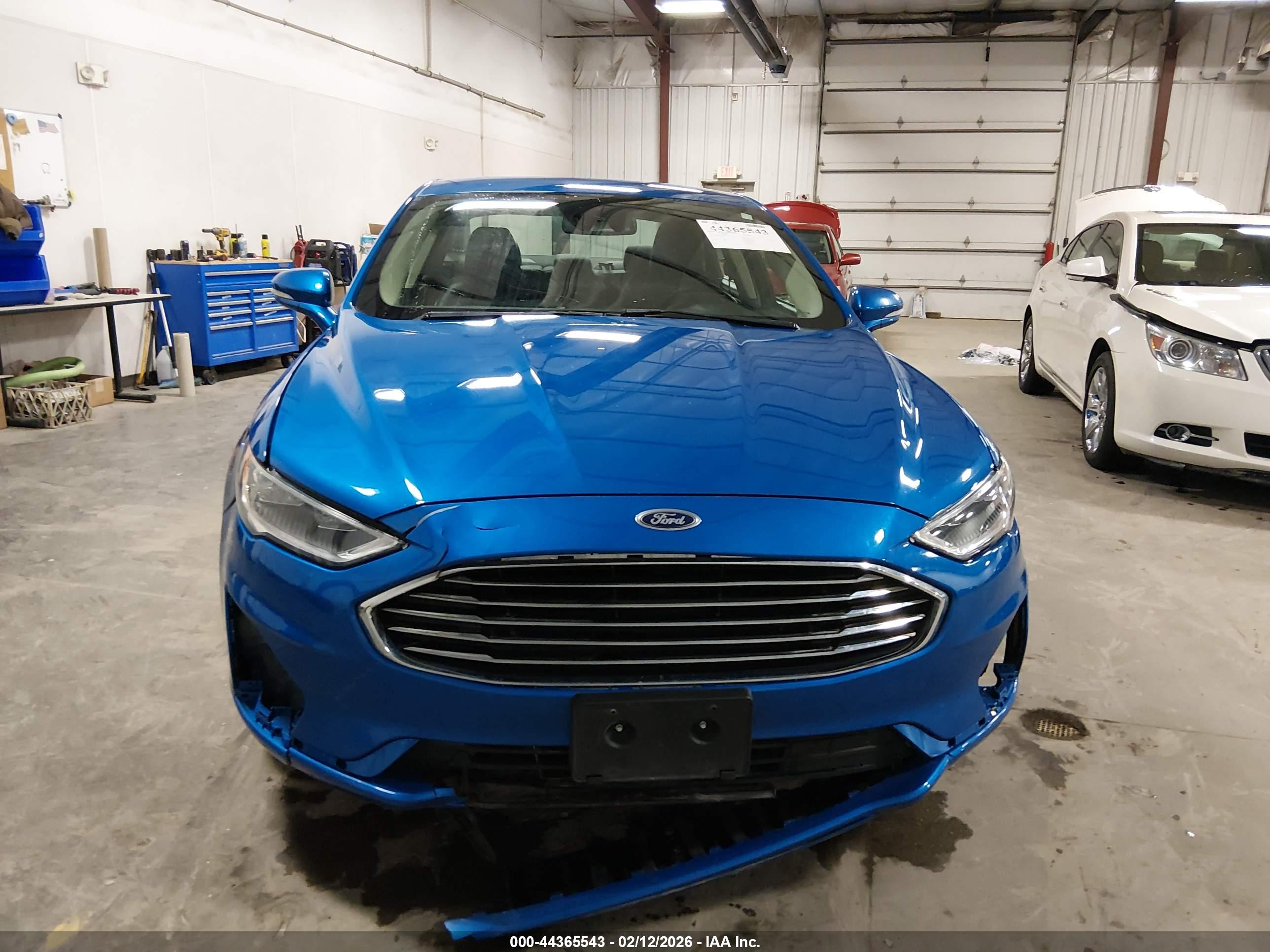 FORD FUSION image 6