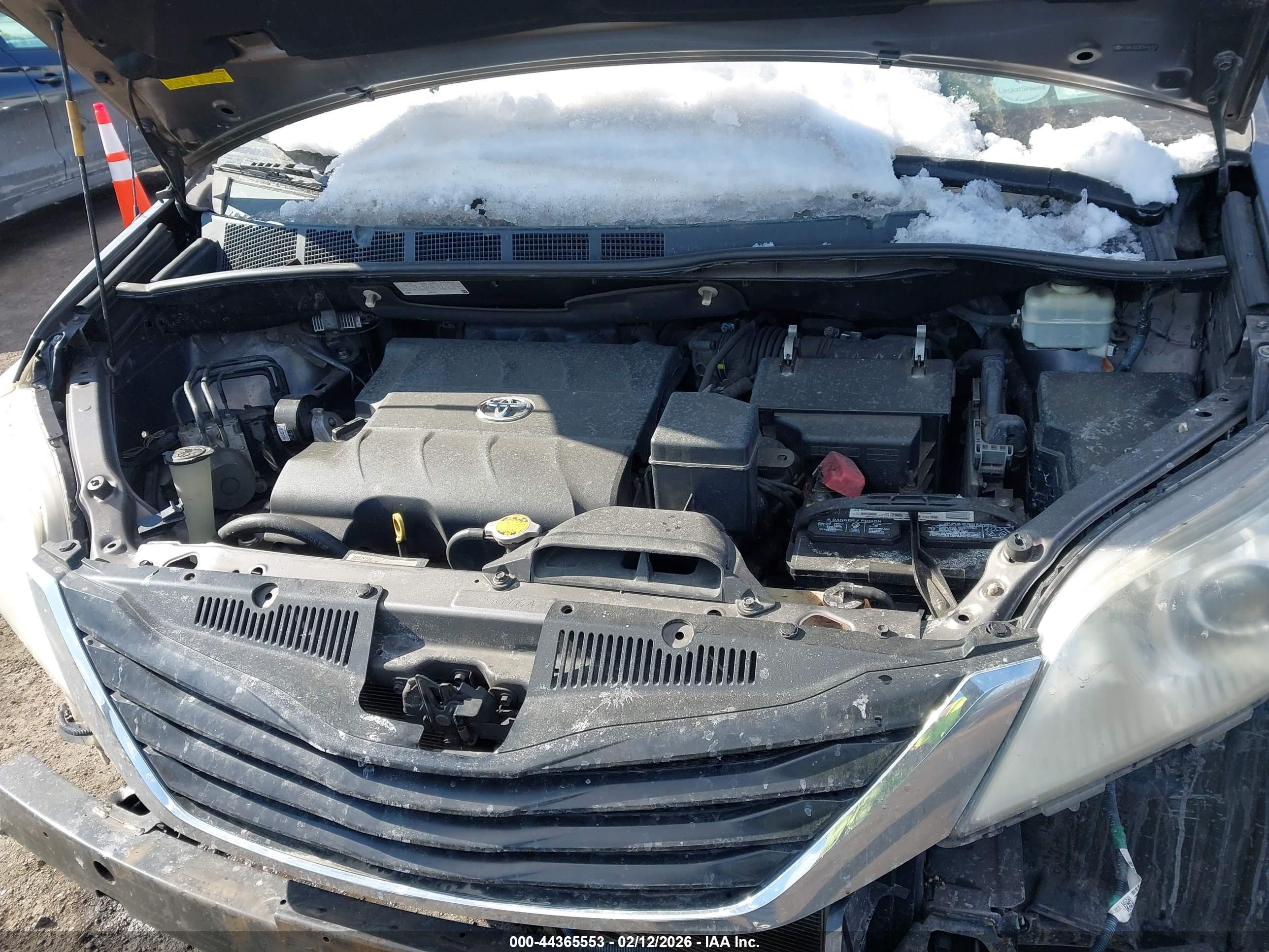 TOYOTA SIENNA image 10