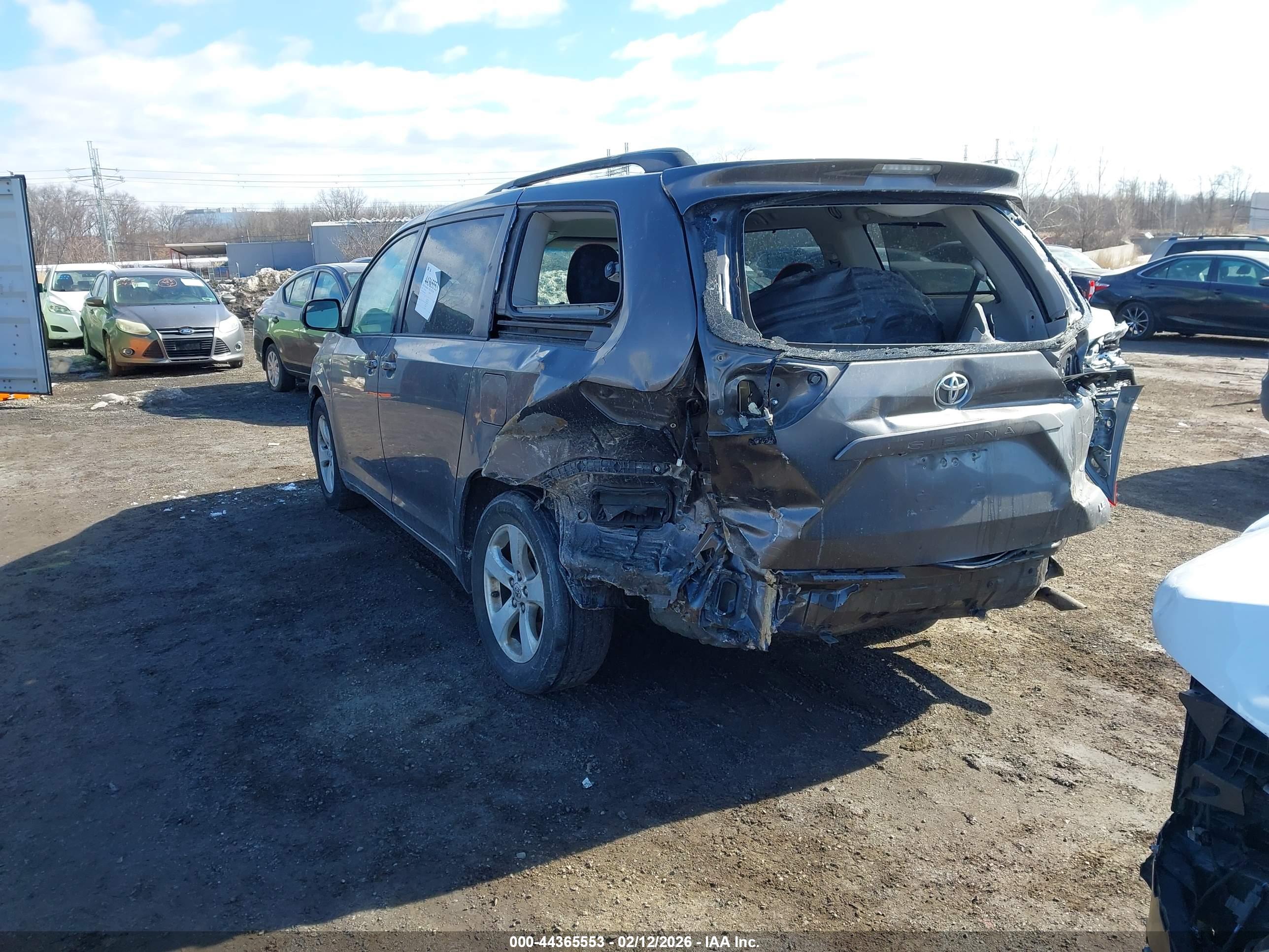 TOYOTA SIENNA image 3
