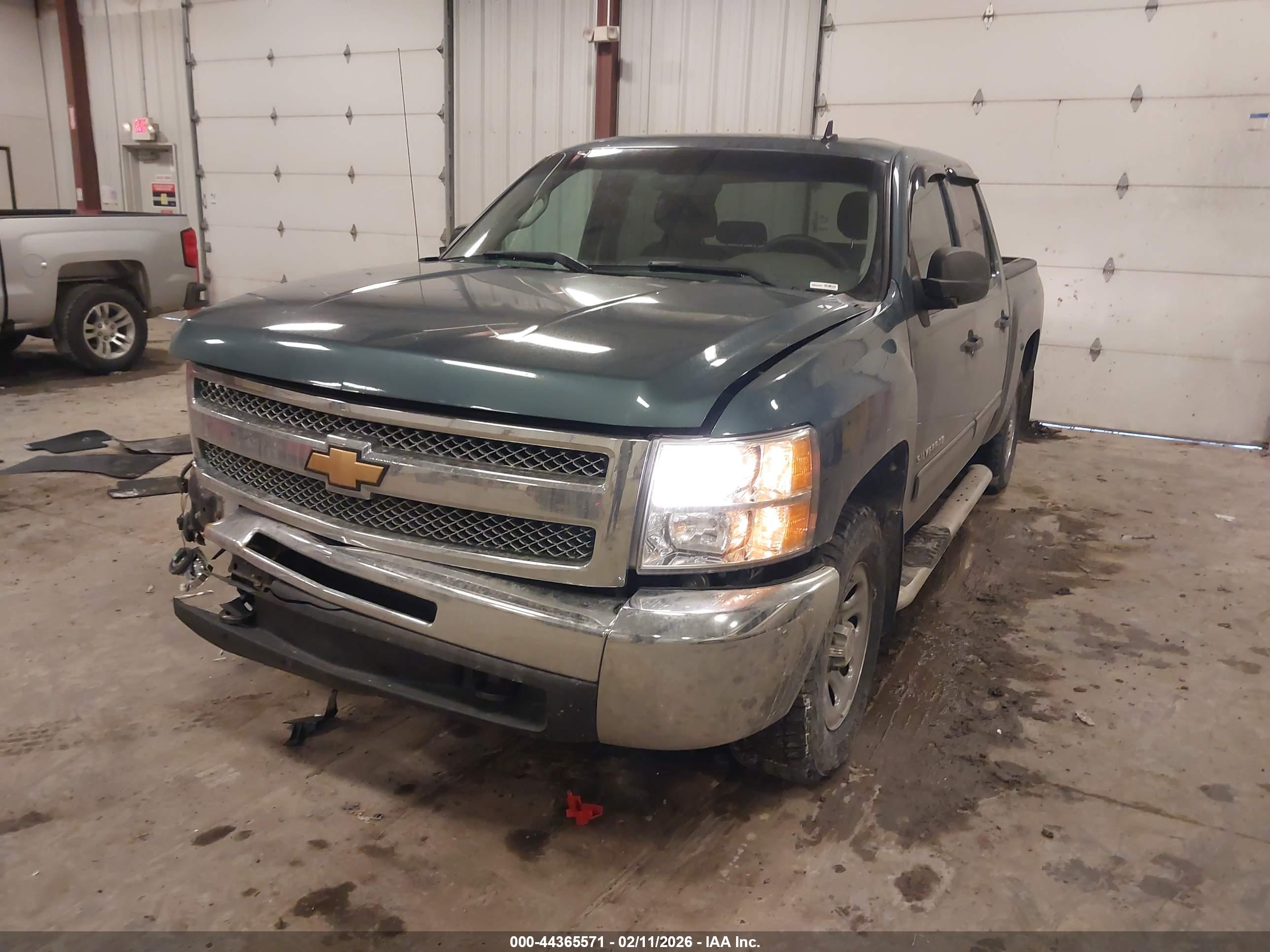 CHEVROLET SILVERADO image 6