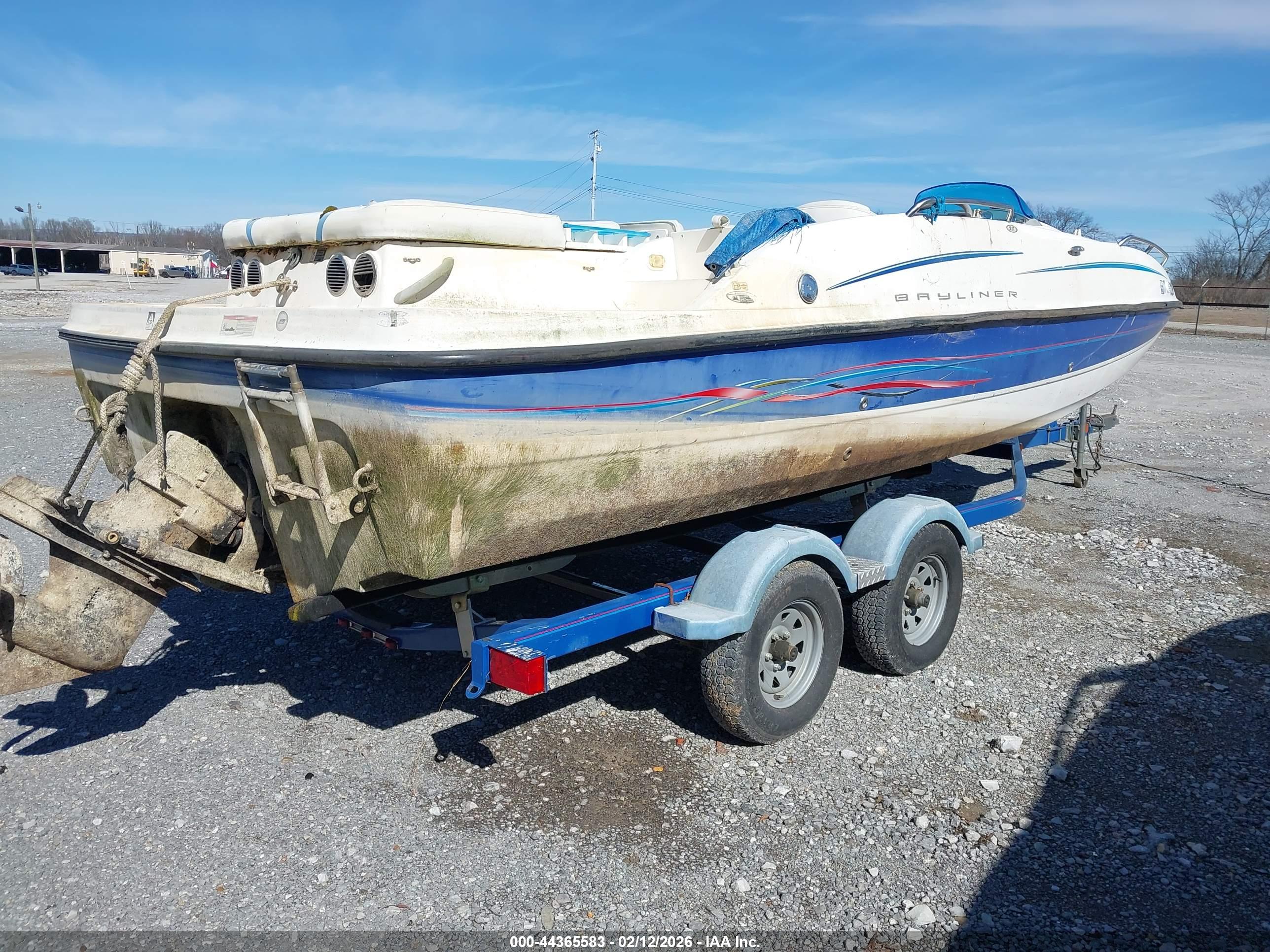 BAYLINER DECKBOAT image 4