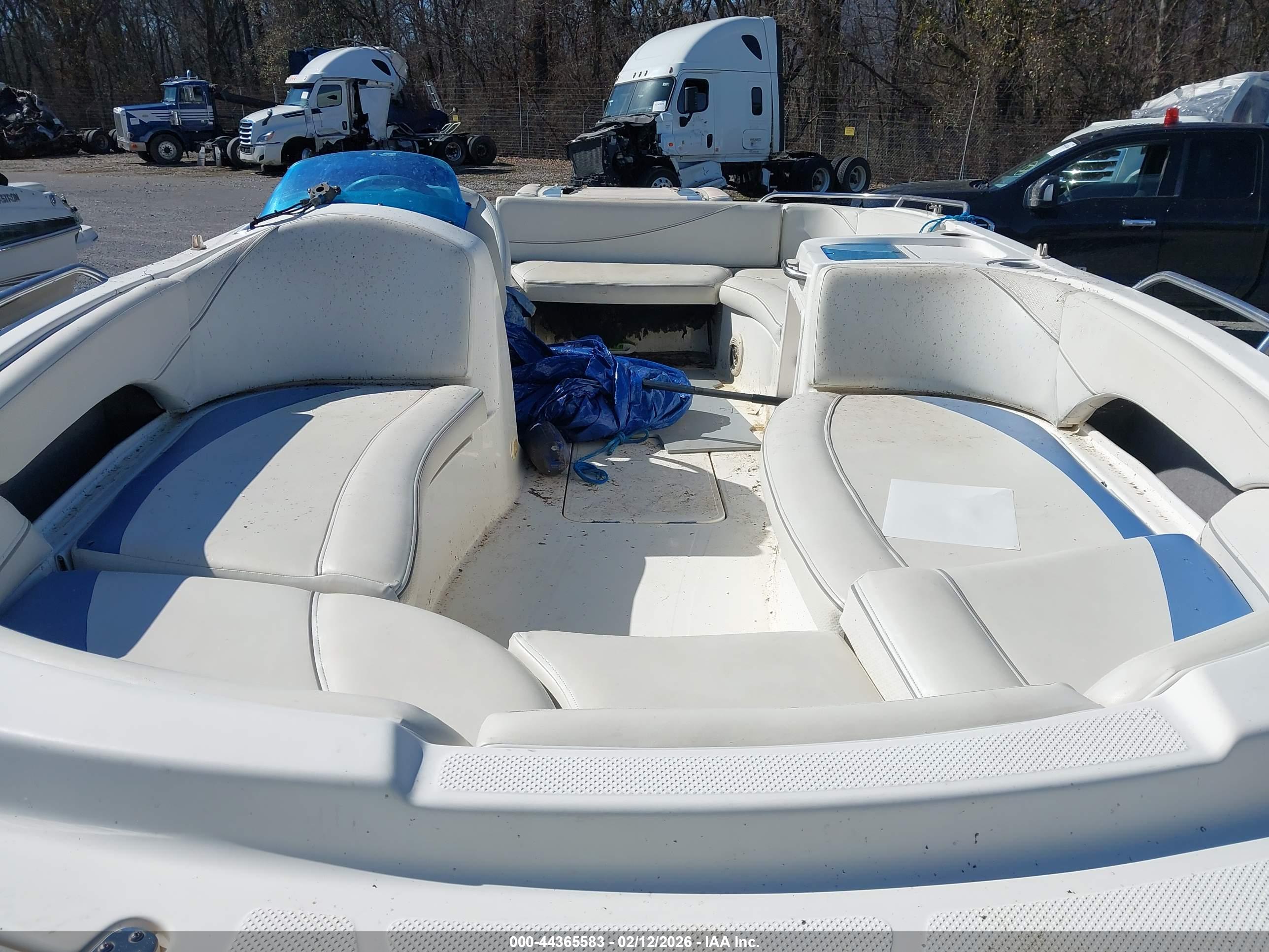 BAYLINER DECKBOAT image 5
