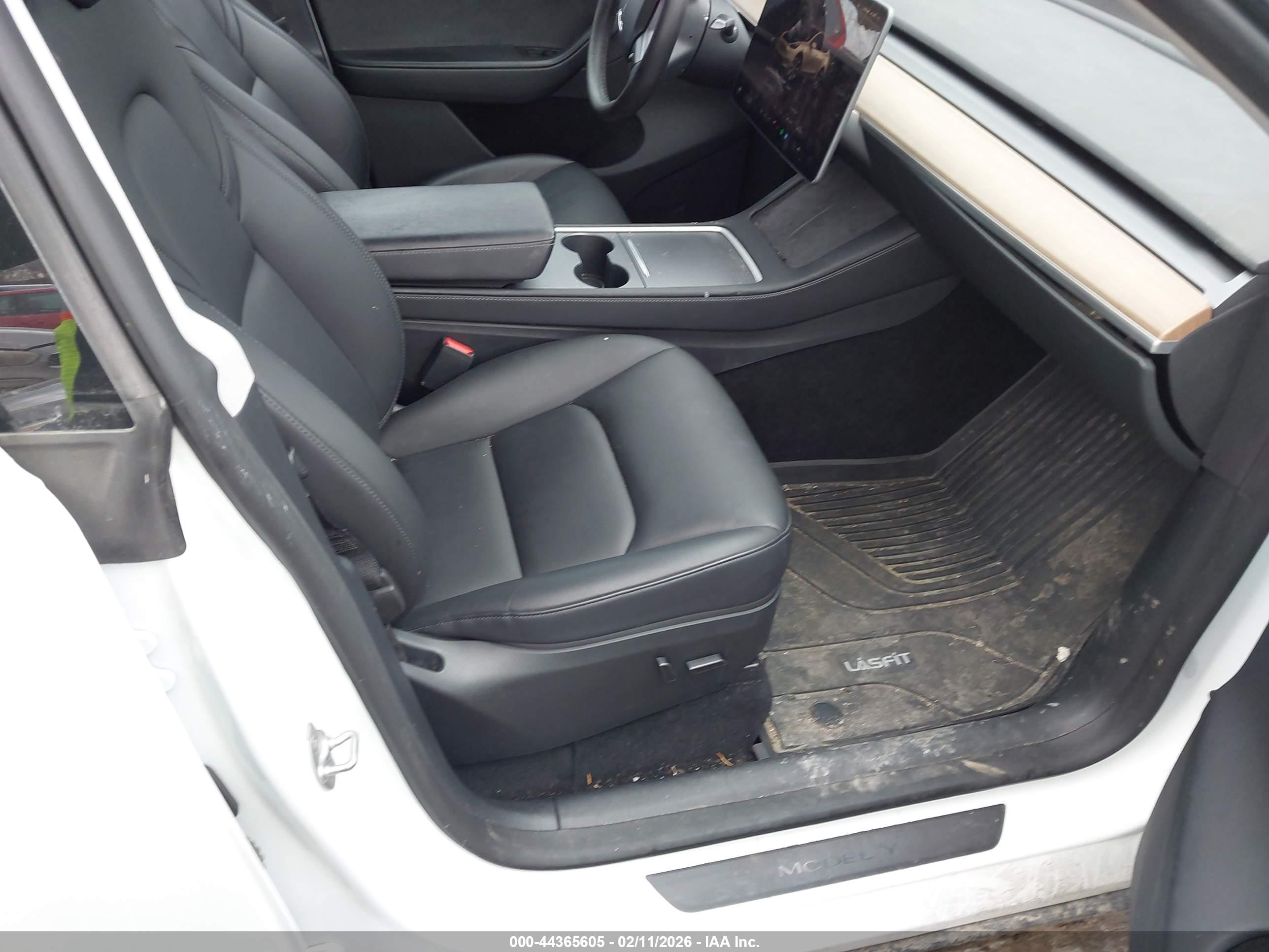 TESLA MODEL image 5