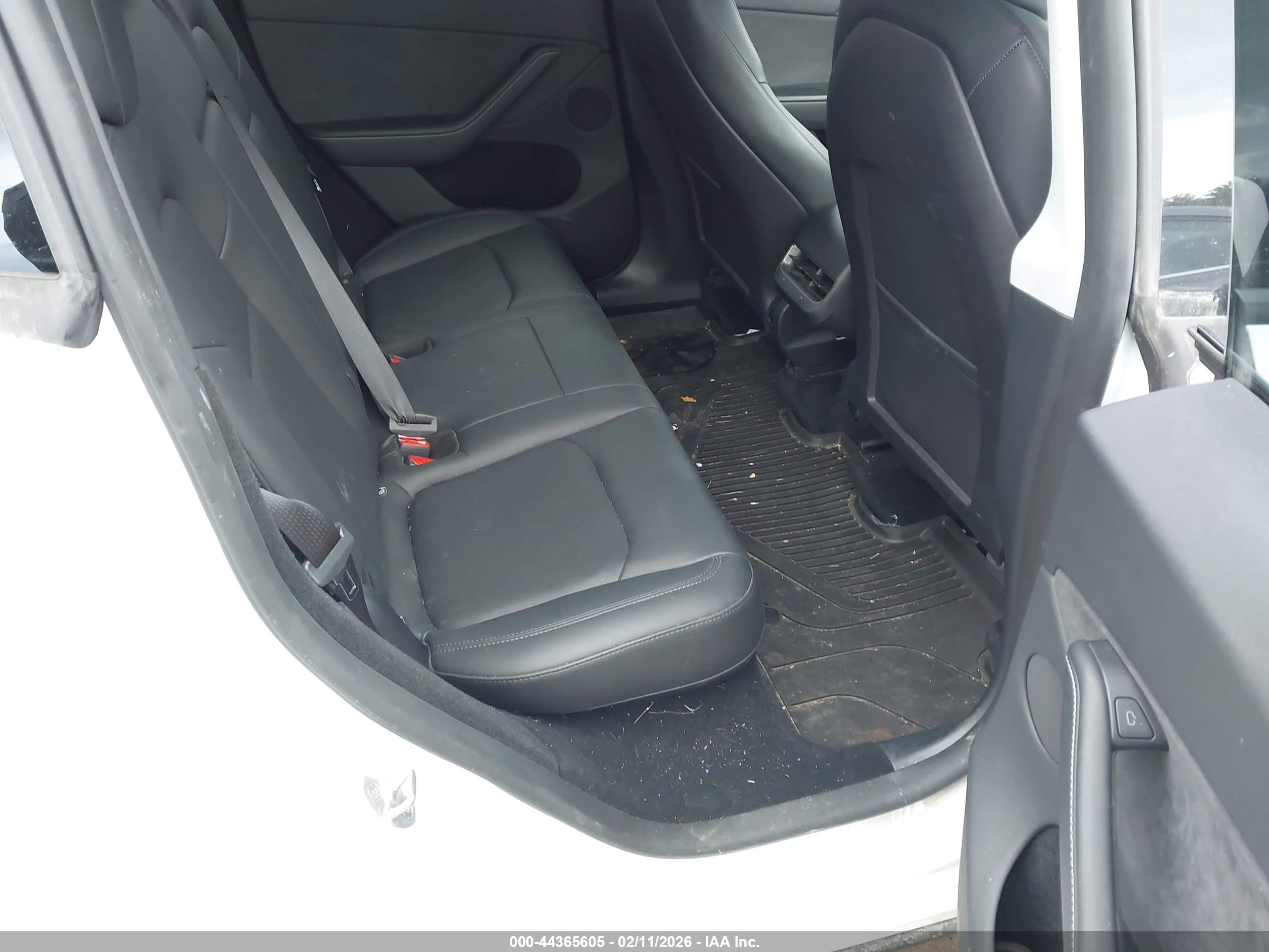 TESLA MODEL image 8