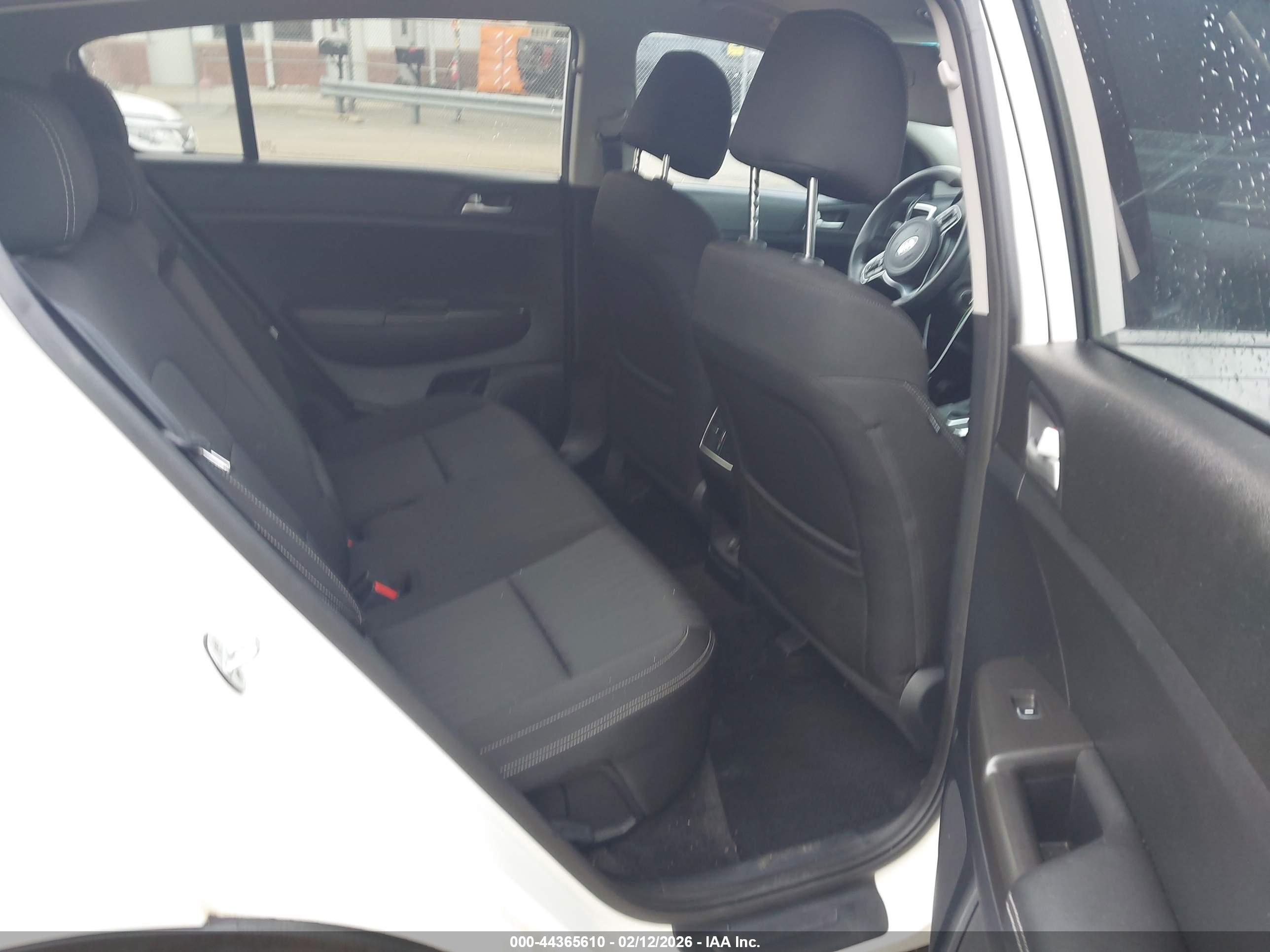 KIA SPORTAGE image 8
