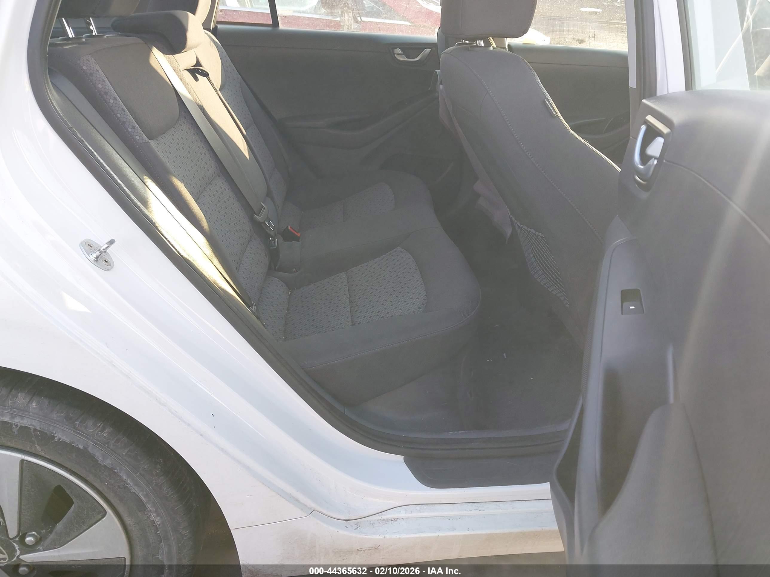HYUNDAI IONIQ image 8