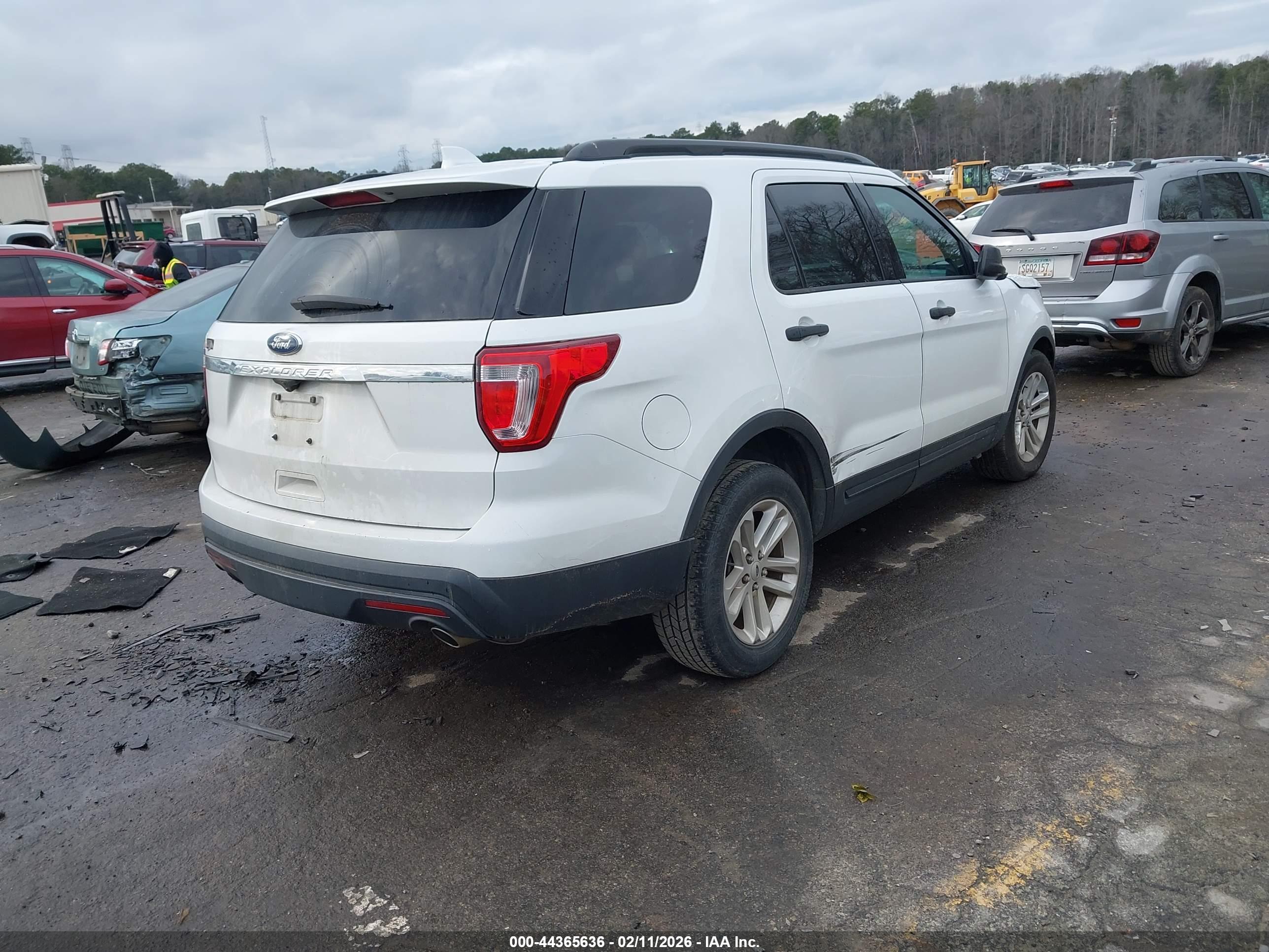 FORD EXPLORER image 4
